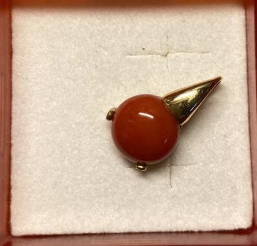 18K Yellow Gold Red Coral Pendant