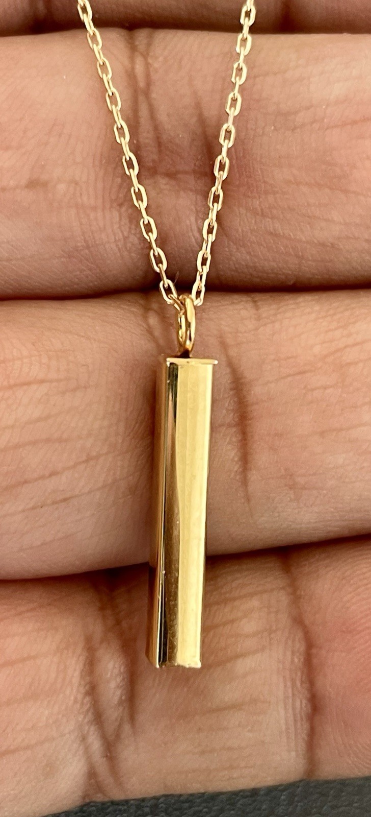 14KT Yellow Gold Bar Pendant Necklace. 18 inches (C211)