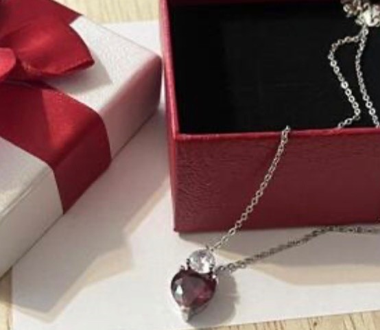 NIB Gift ready Stunning sterling silver heart shaped gemstone pendant necklace