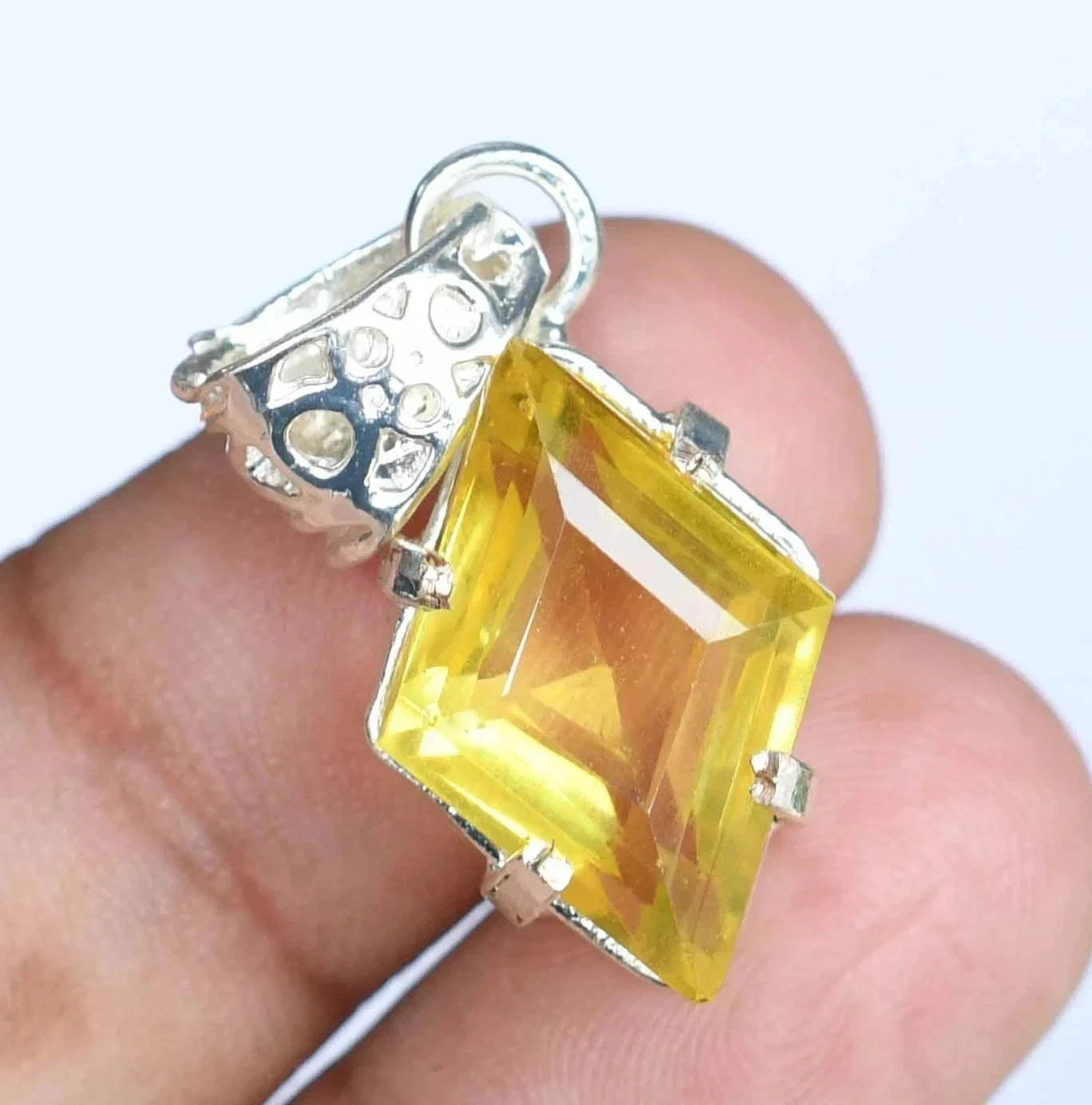 Natural Yellow Sapphire 21 Ct Fancy Cut 925 Solid Silver Pendant Gemstone