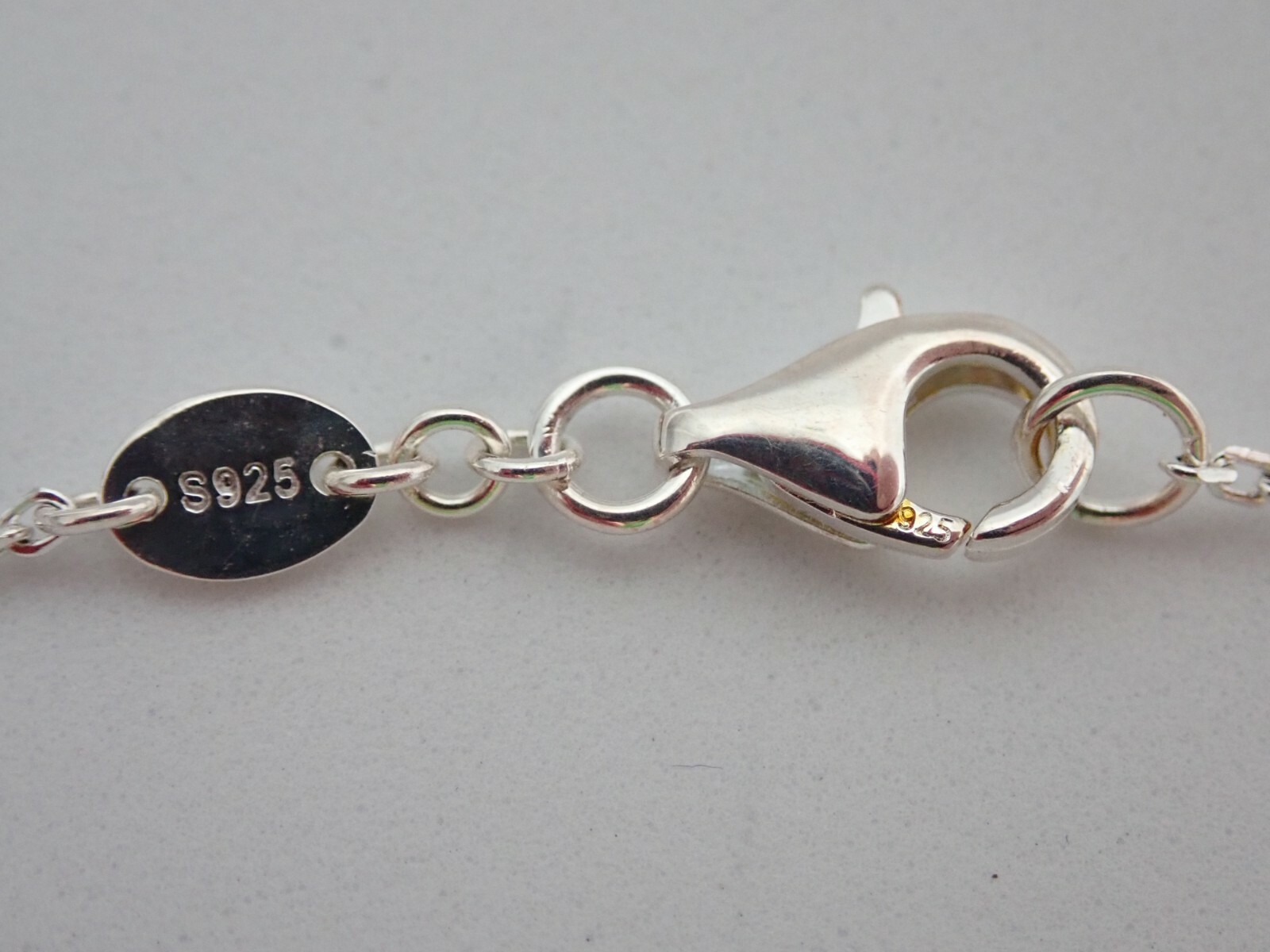 LINKS OF LONDON 925 STERLING SILVER w/ WHITE TOPAZ LOVE KNOT PENDANT NECKLACE