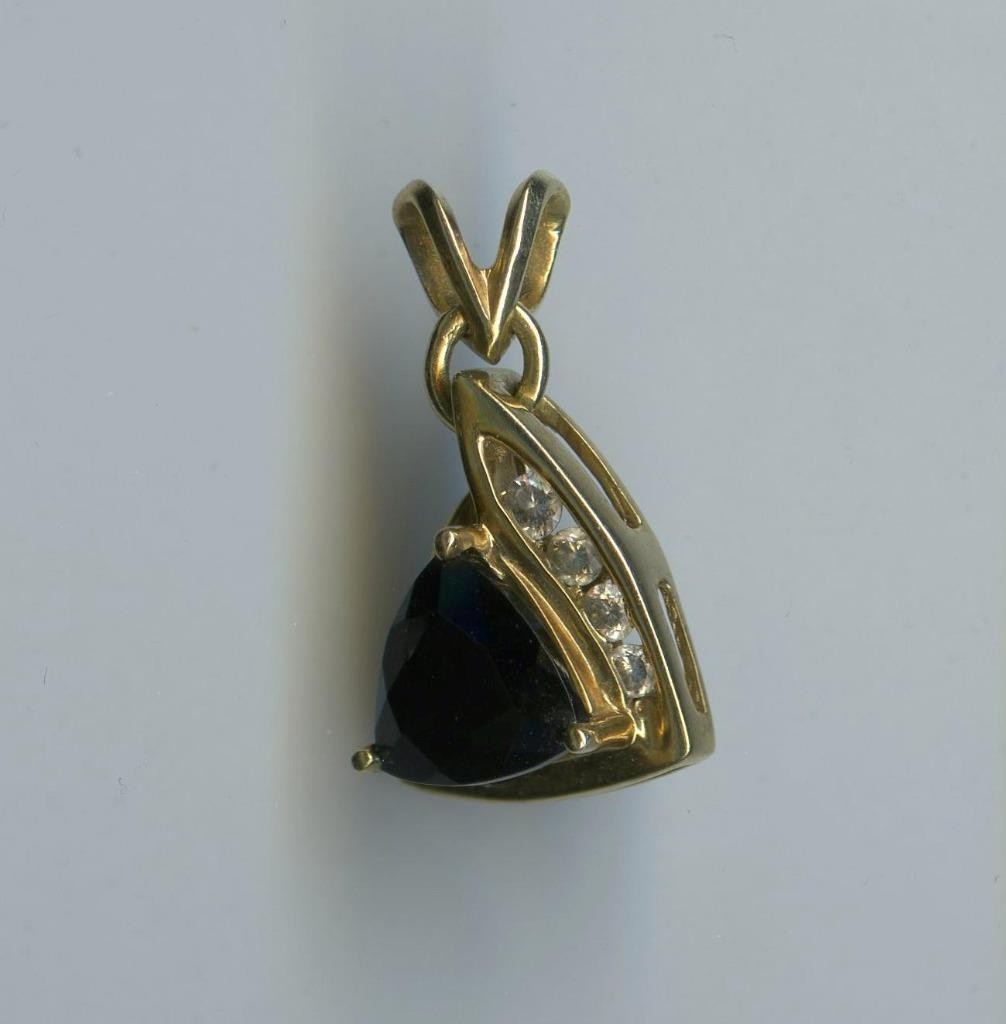 10K 1.32 Gram Solid Yellow Gold 6mm Trillion Black Onyx Leaf Petal Pendant ut