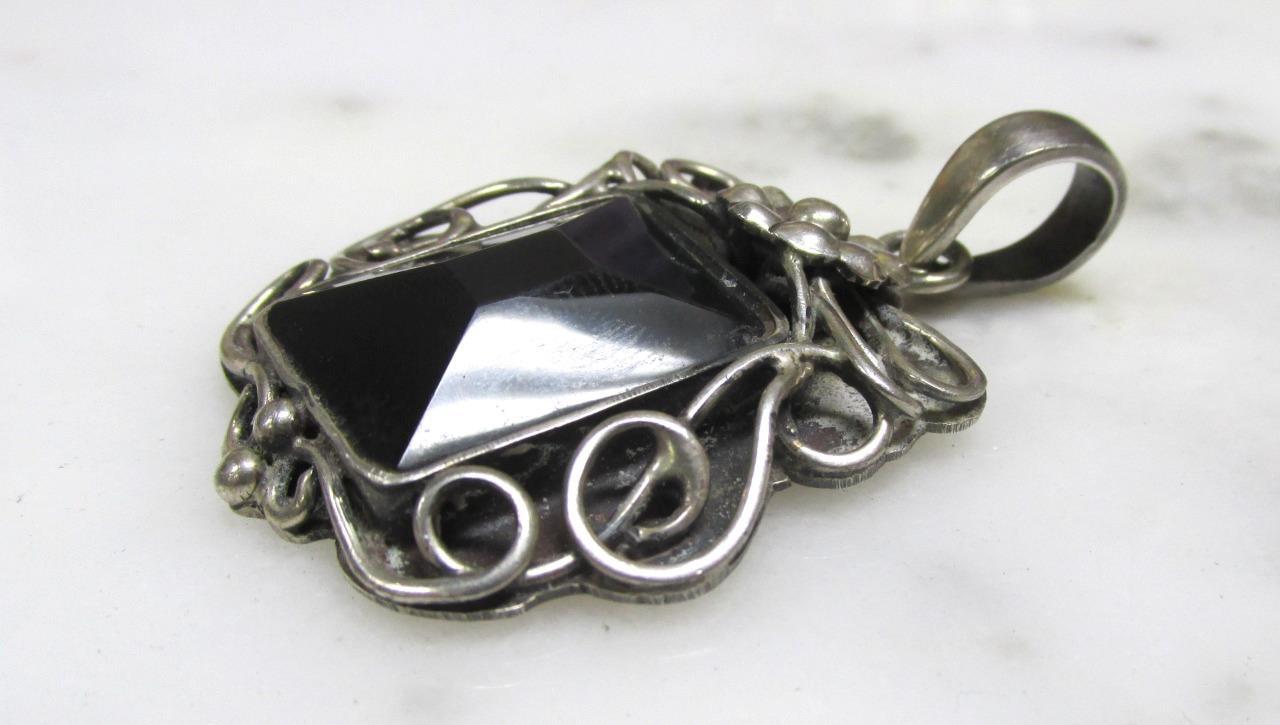 Vintage Sterling Silver Unknown Stone Pendant ~ 15.5grams ~ 13-C812