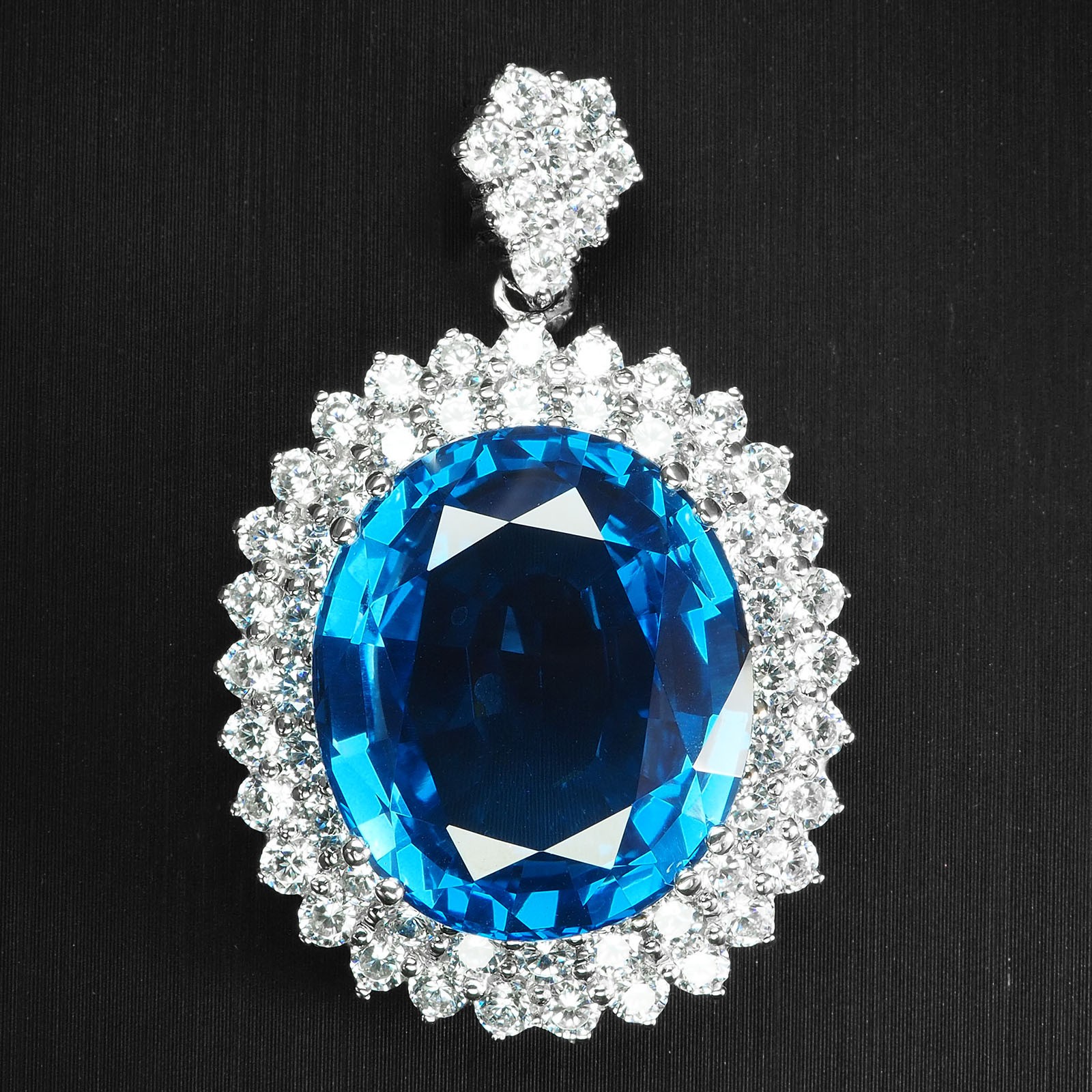 Luxurious Intense Swiss Blue Topaz 30Ct 925 Sterling Silver White Gold Pendants