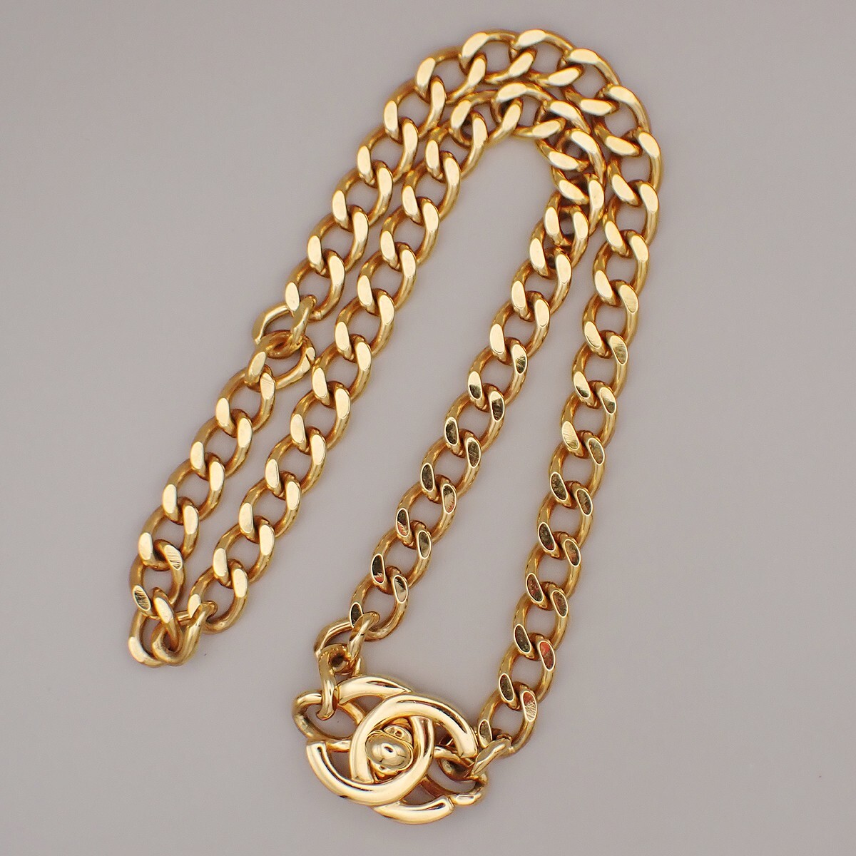 CHANEL CC Logo Turn Lock Chain Necklace Pendant 96A GHW Vintage 45RK644