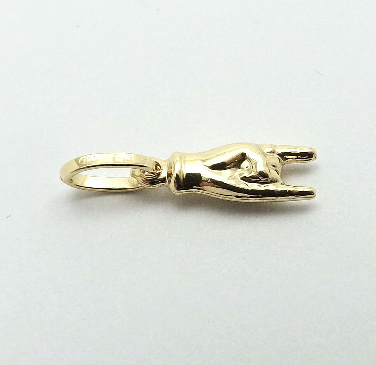 Solid 18k Gold Figa Hand Malocchio Charm Pendant Ward off Evil Italy 750 New