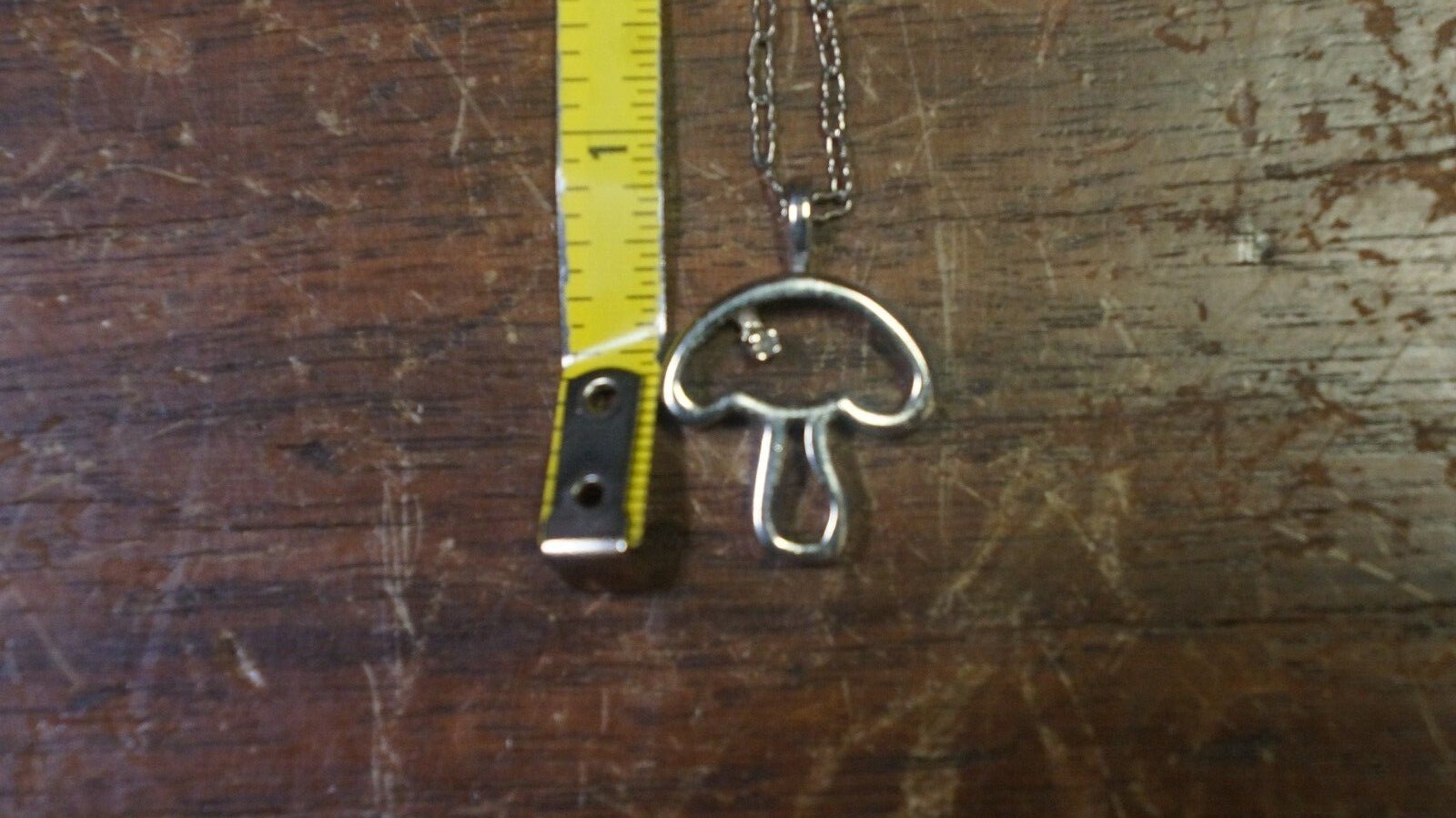 8.5″ STERLING SILVER NECKLACE HAS TREE SHAPE W SMALL UNKNOWN STON E PENDANT