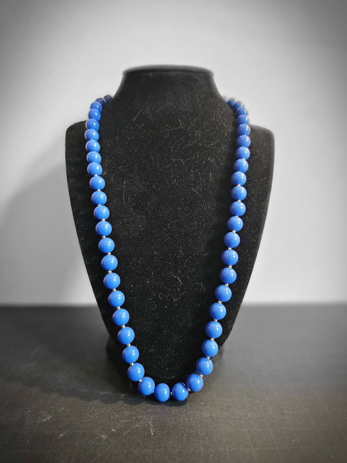 Vintage Large Blue Plastic And Small Goldtone Bead Necklace 23 Inch Long
