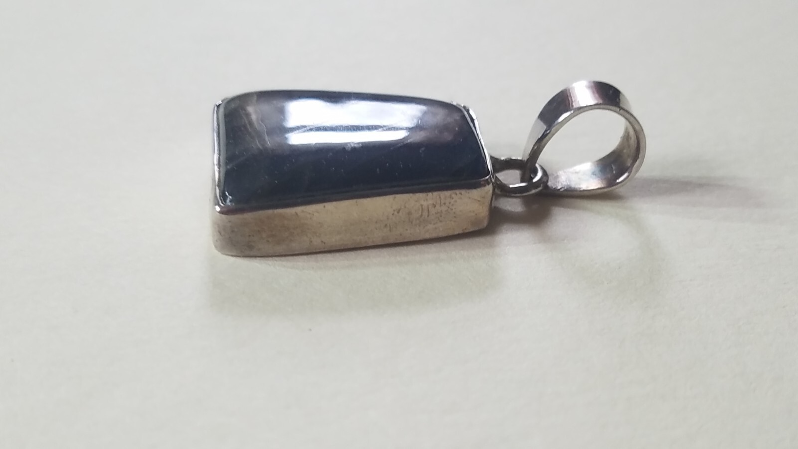 LABRADORITE STERLING SILVER PENDANT 925 *PRE-OWNED IN VERY GOOD CONDITION*