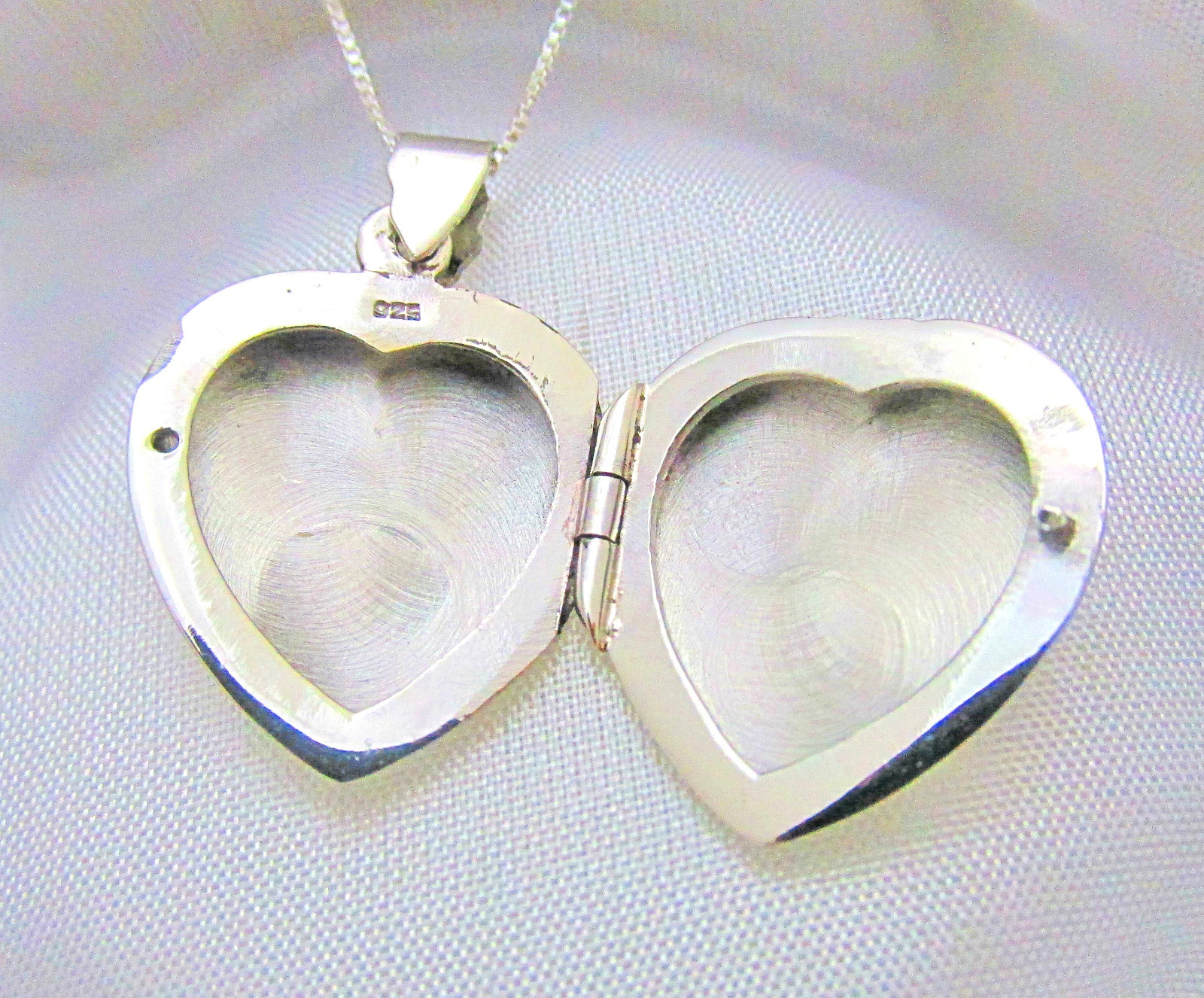 925 Solid Sterling Silver Plain Engravable Heart Locket Pendant Necklace Photo
