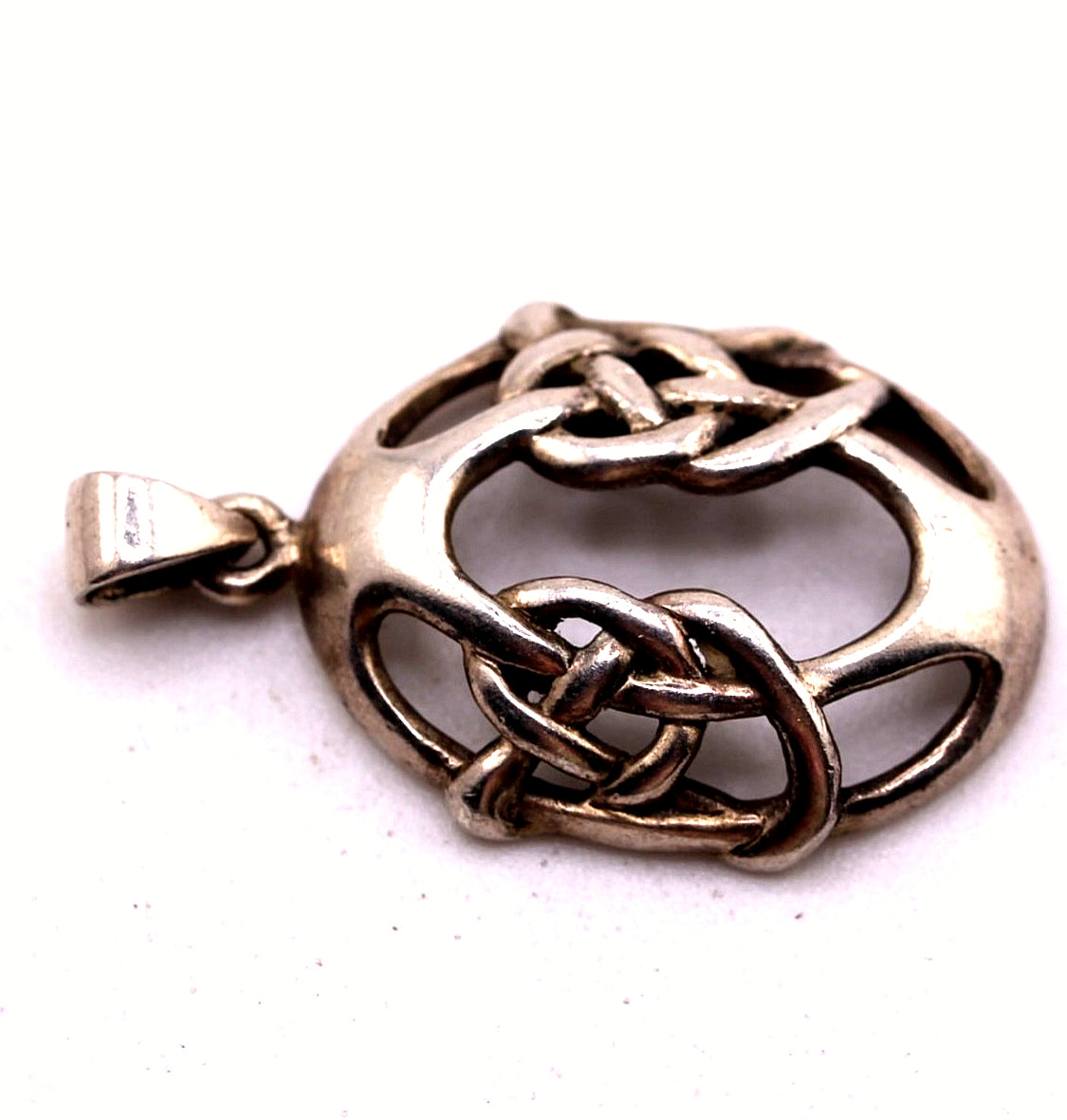 Pendant Vintage 925 Silver Celtic Oval Openwork Knot Design 70210