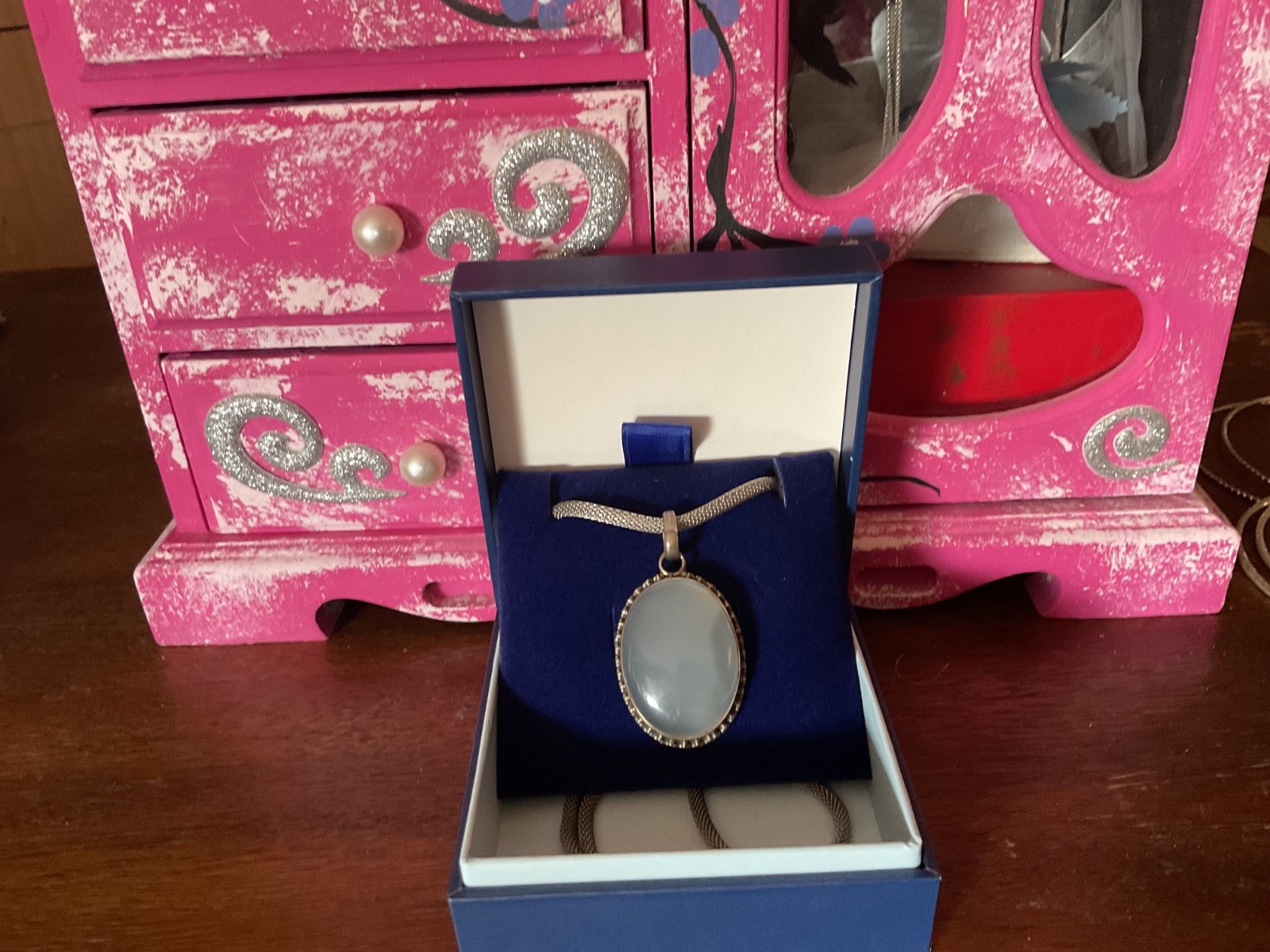 sterling silver white quartz with 24 in thick chain . Chain is from the 70s