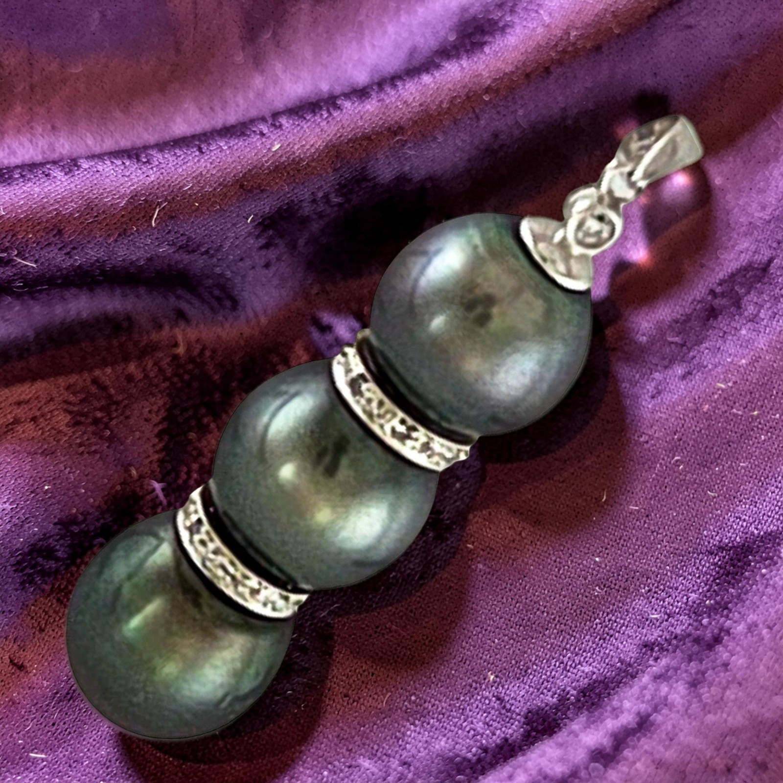 Black Tahitian Pearl & 19 Diamonds in 14k White Gold