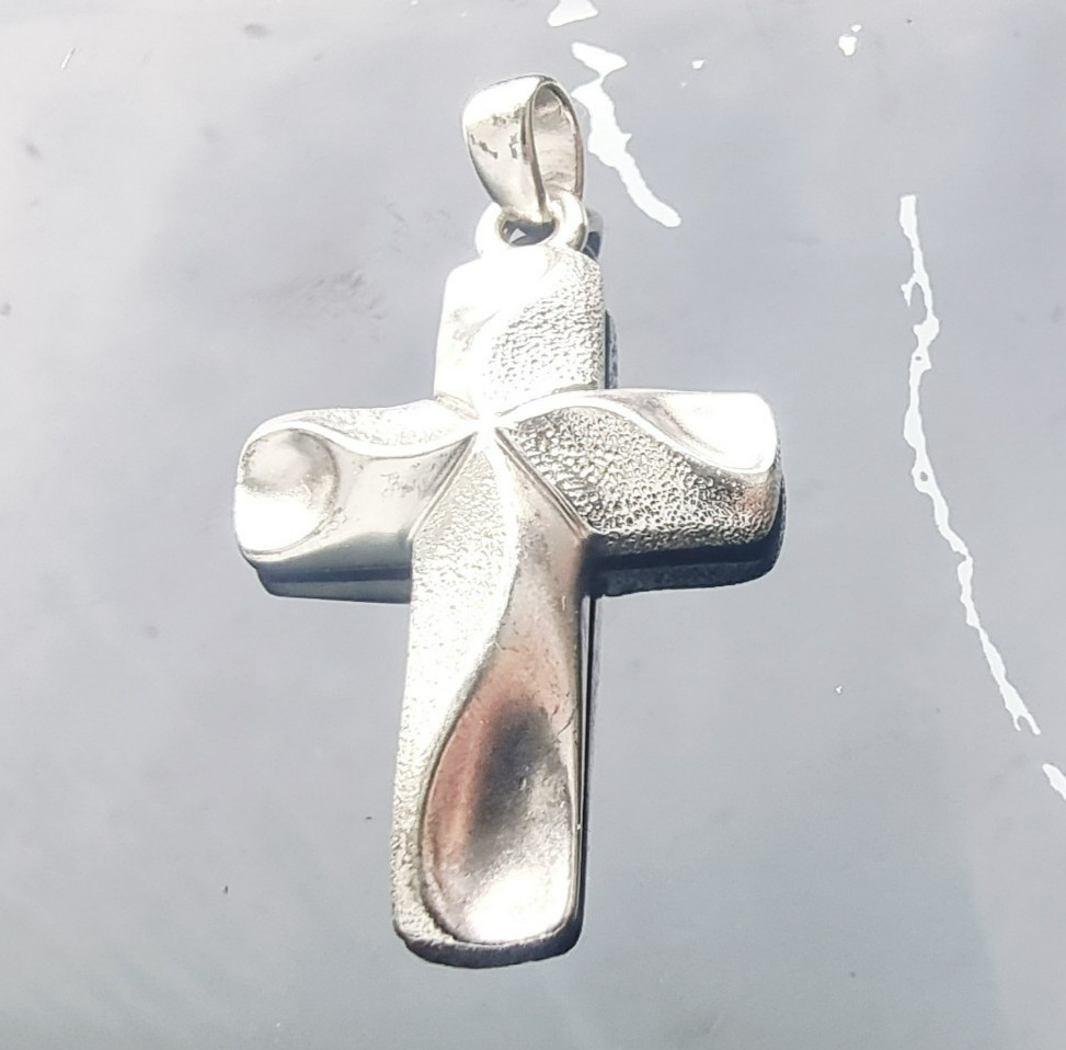 999 SOLID SILVER VINTAGE TEXTURED CROSS PENDANT