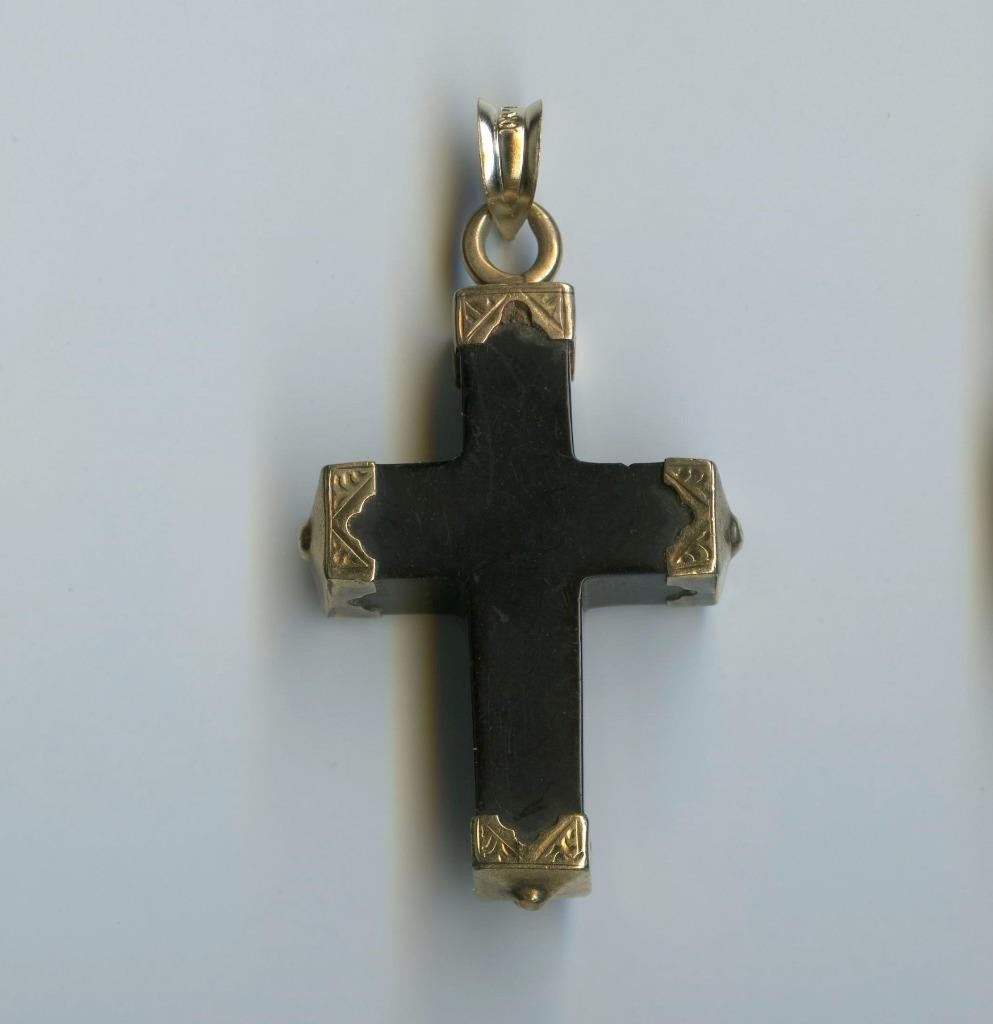 10K 2.15 Gram 37mm Solid Yellow Gold Black Plastic Resin Jesus Cross Pendant -UG