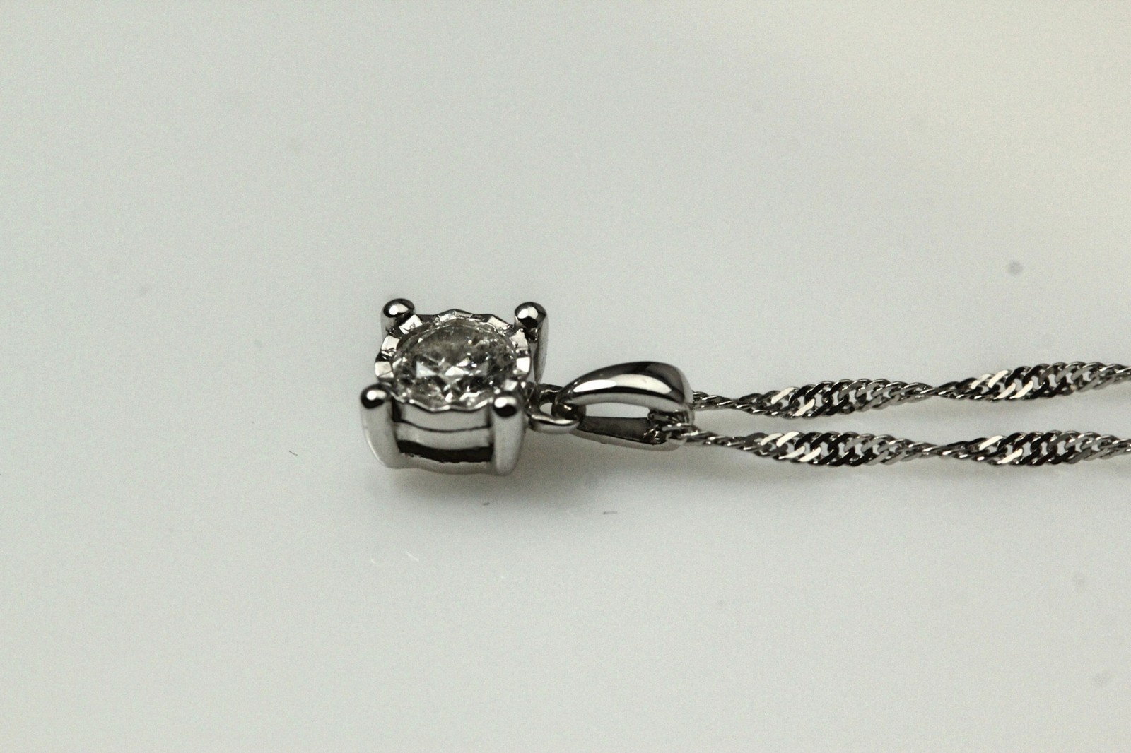 10K White Gold Diamond Solitaire 0.17 CTTW on a 18″ Twisted Chain 1.6 G(NEC4993)