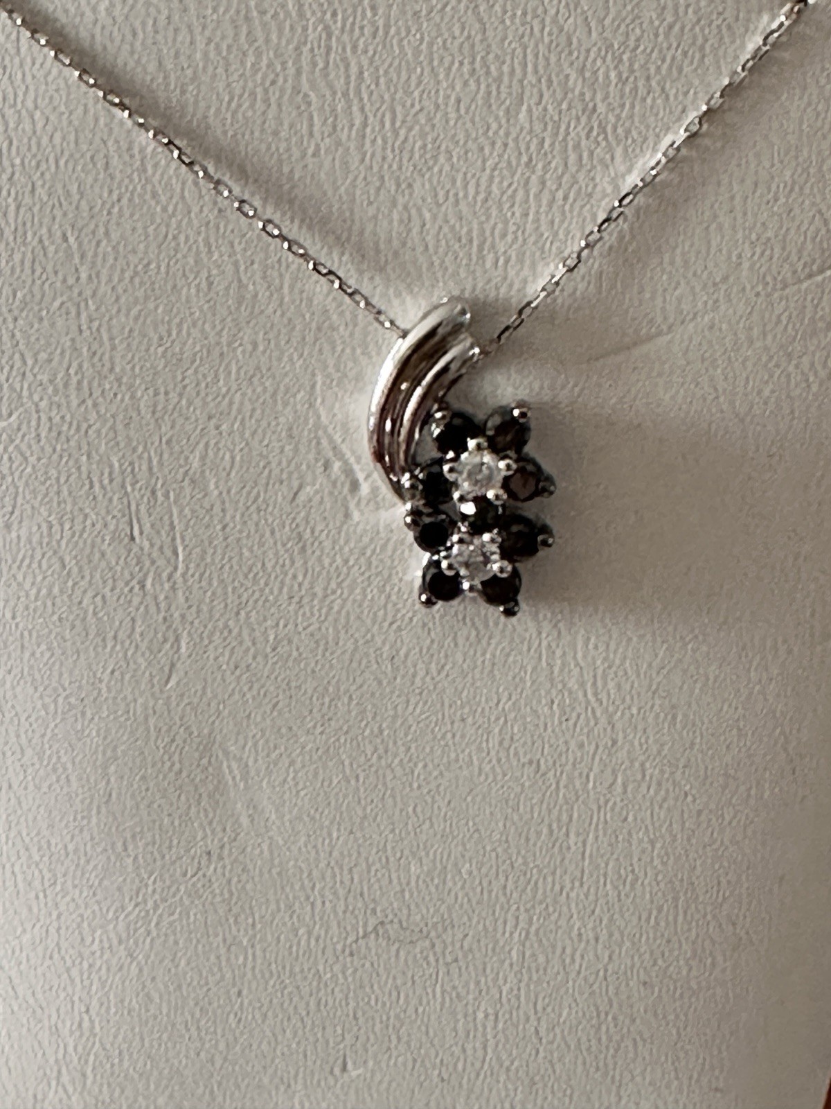 14KT.Solid White Gold Pendant with Black & White Round Diamonds,16″ Chain, 2.3 G