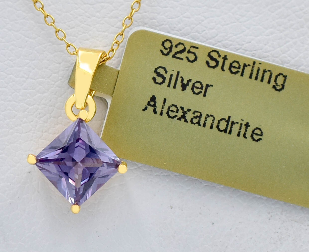 LAB CREATED 0.75 Cts ALEXANDRITE PENDANT NECKLACE 14k YELLOW GOLD PLATED (.925)