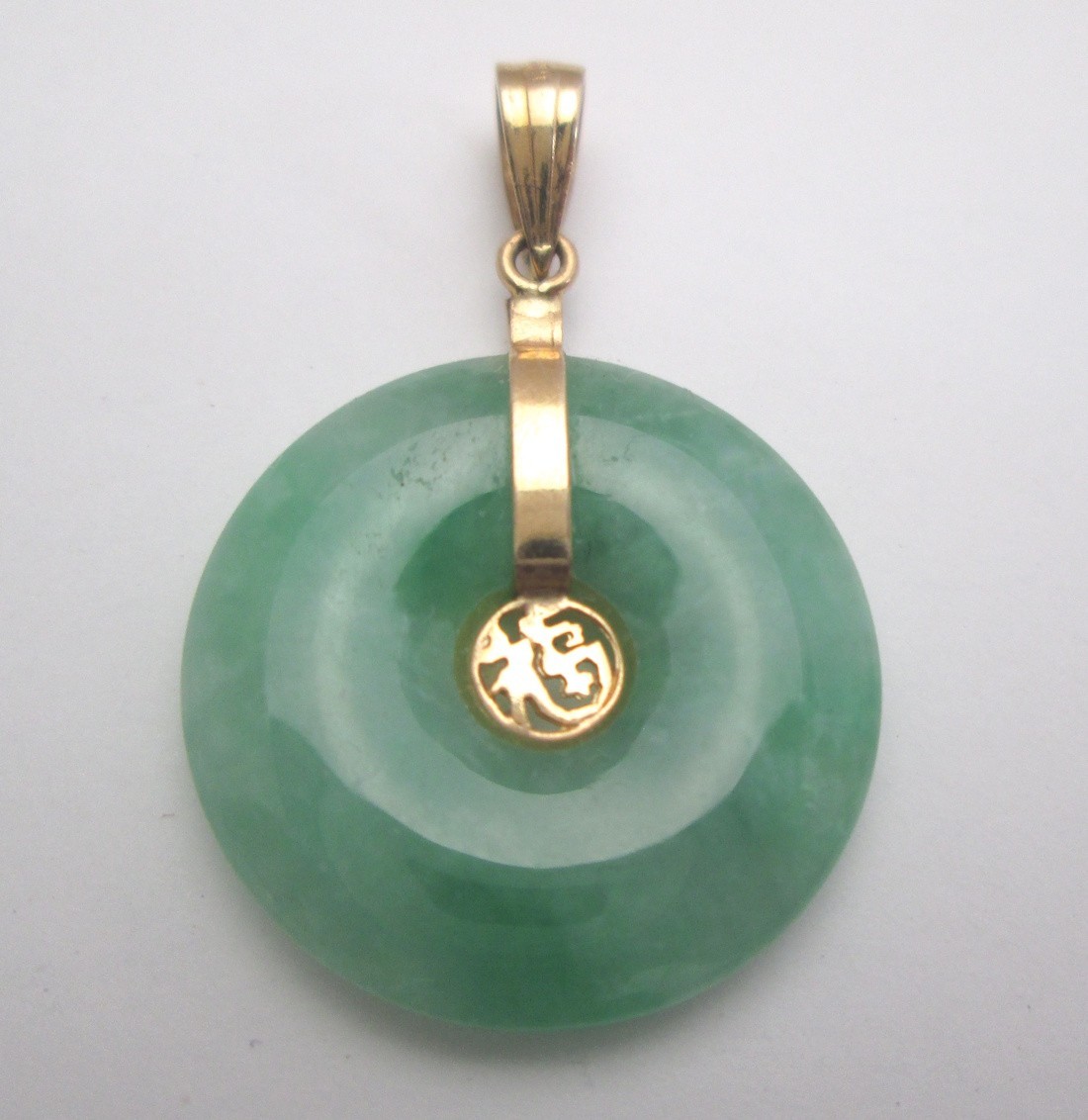 FINE JADEITE DISC PENDANT with 18K YELLOW GOLD, 7.0 score mohs hardness scale