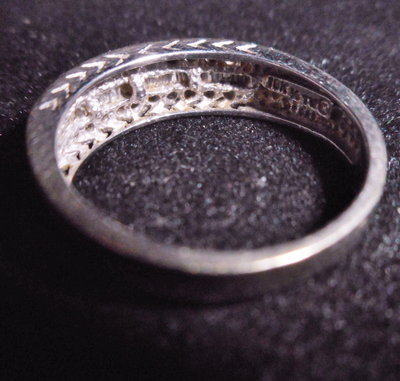 10k SOLID WHITE GOLD RING Small Diamonds 2.58 GRAMS SIZE 7 TESTED
