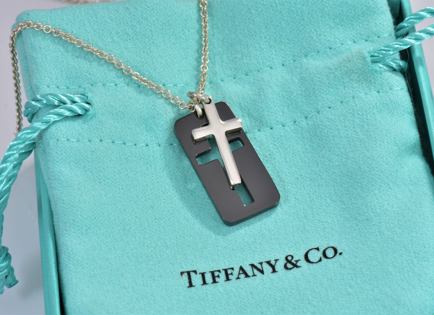 21″ Tiffany & Co Silver Black Titanium Cross Pendant Necklace in Pouch Rare Mens