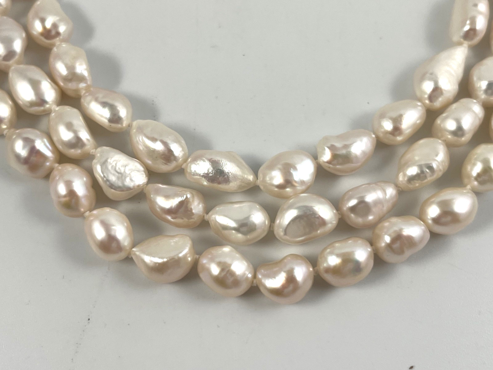 14K (585) YELLOW GOLD THREE ROWS BAROQUE PEARLS NECKLACE 19in