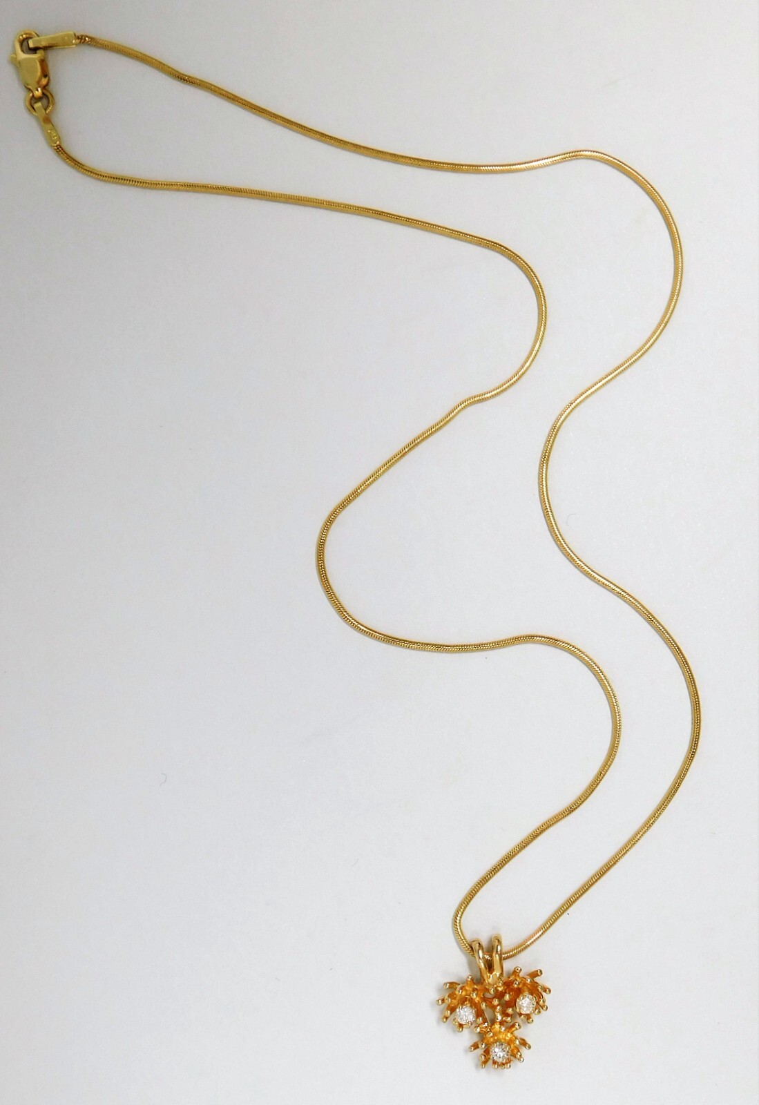 14 kt Gold 3 Stone Diamond Floral Motif Snake Chain Choker Necklace 16″ B4291