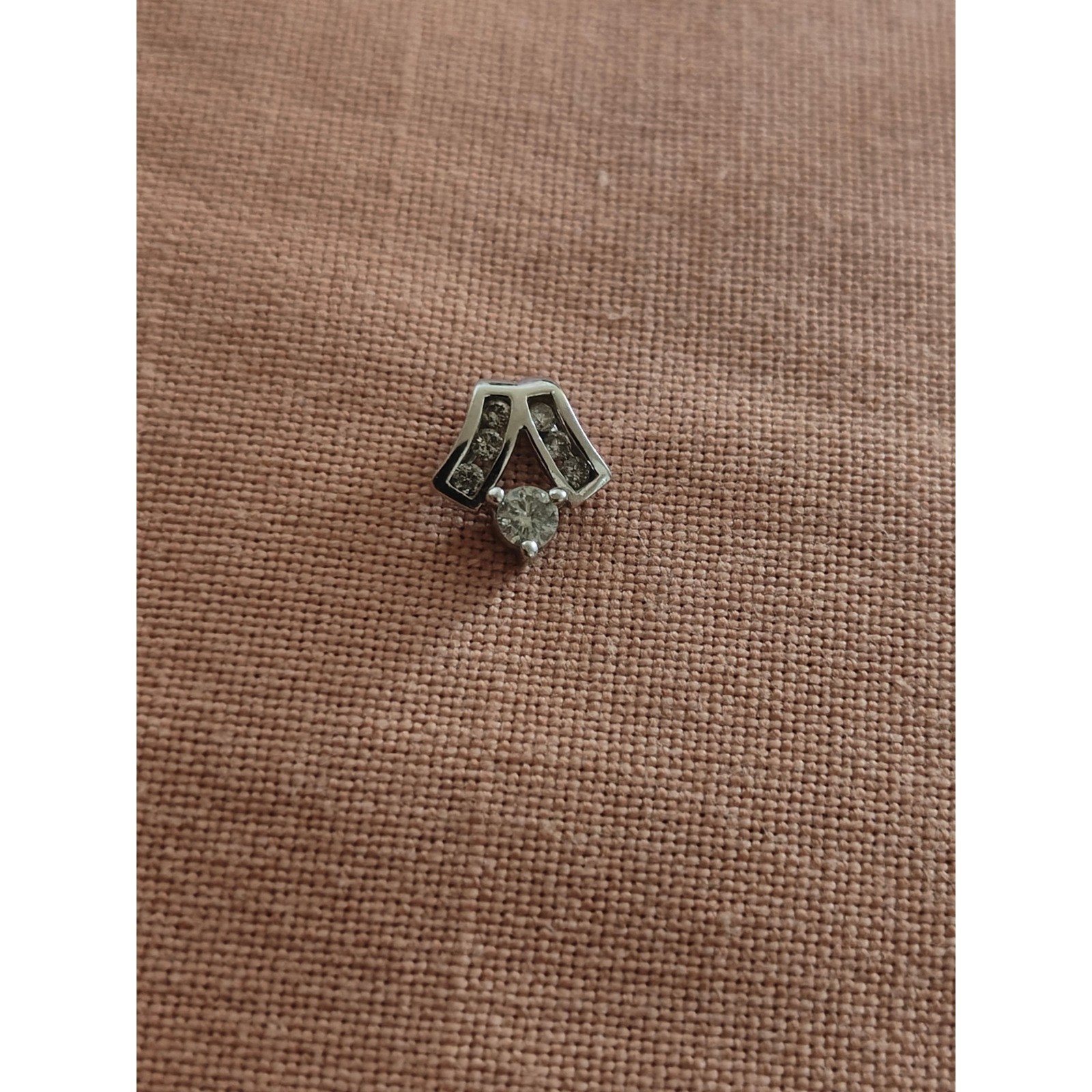 10K White Gold Diamond Chevron Pendant 0.25 CTW Round Brilliant Geometric Charm
