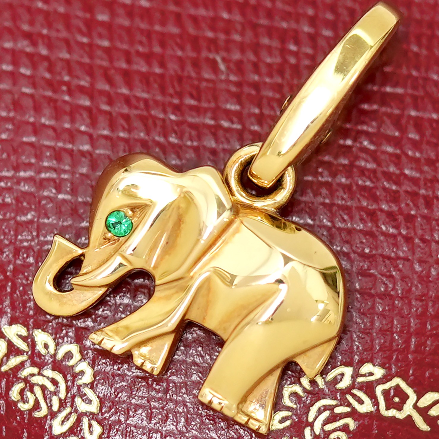 Cartier Emerald Elephant Candy Pendant Top Charm 18k Yellow Gold 750 Auth #5191