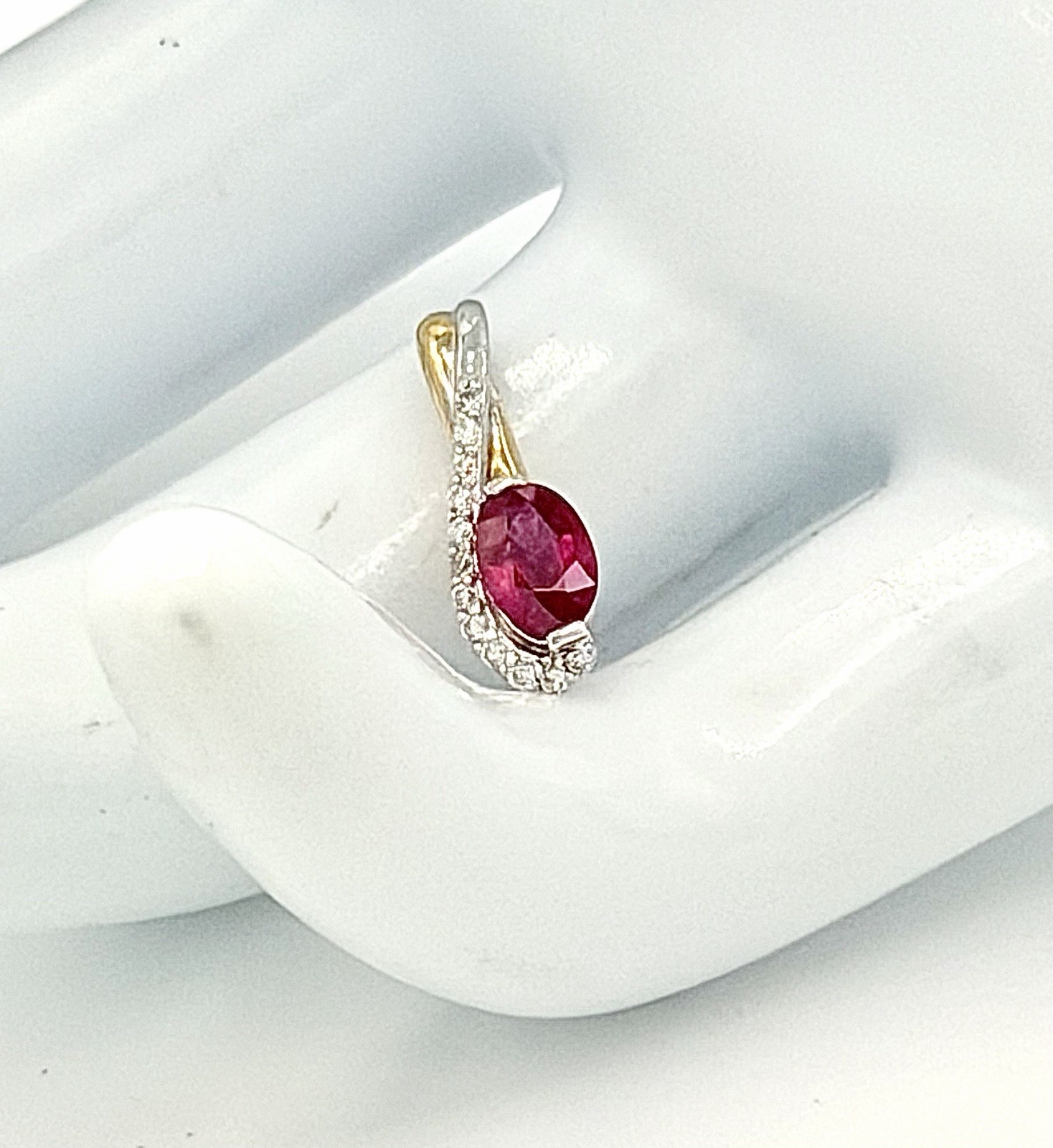 Estate 18K 750 White & Yellow Gold Ruby Diamond / Pendant 1.2g STUNNING!!!