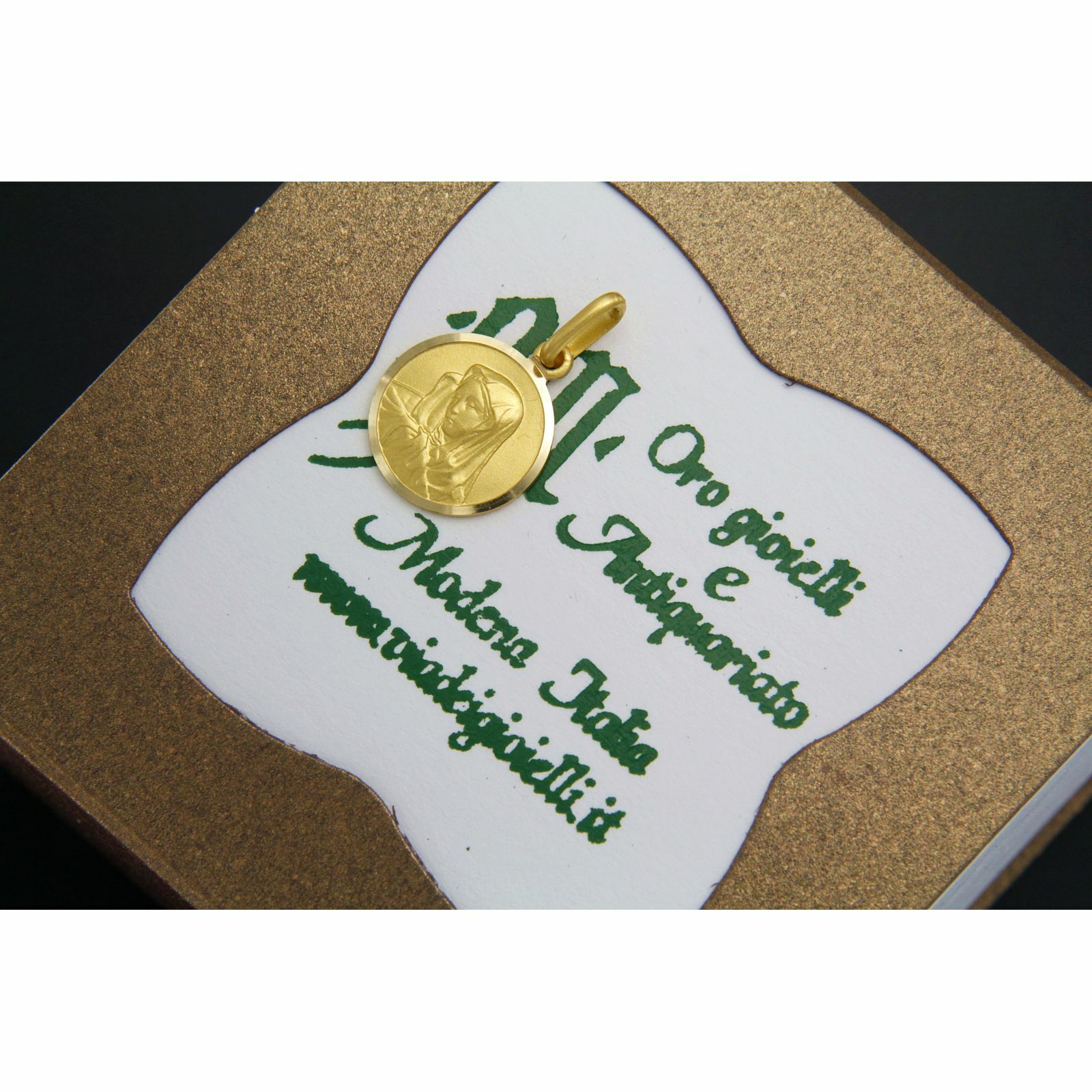 18k Solid Yellow GOLD Saint Virgin Mother Mary Madonna Pendant Medal Unoaerre