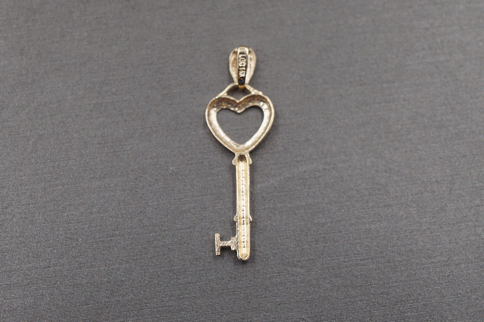 14K Solid Yellow Gold 1.1″ Fancy High Polish Light Heart Key Charm Pendant.