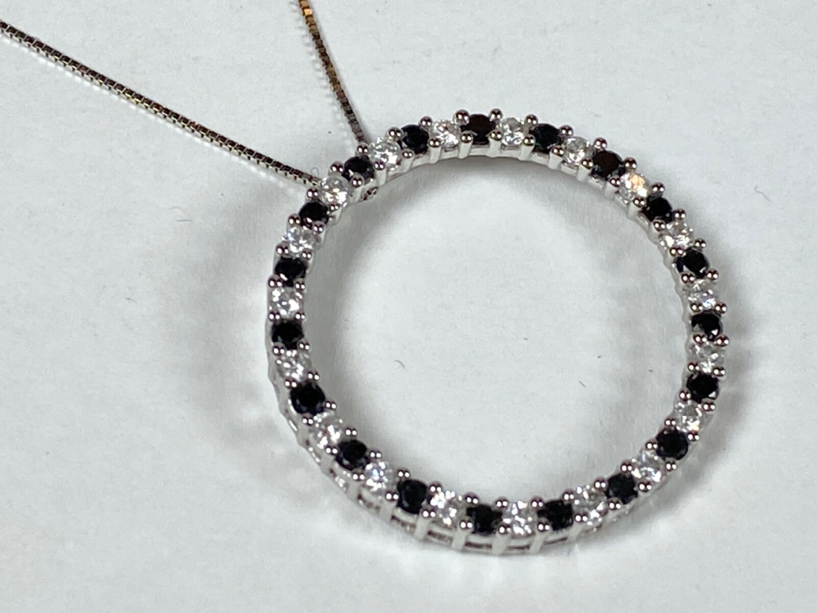 14K Gold Black & White Diamond Eternity Circle Pendant Necklace – 3.8 Grams