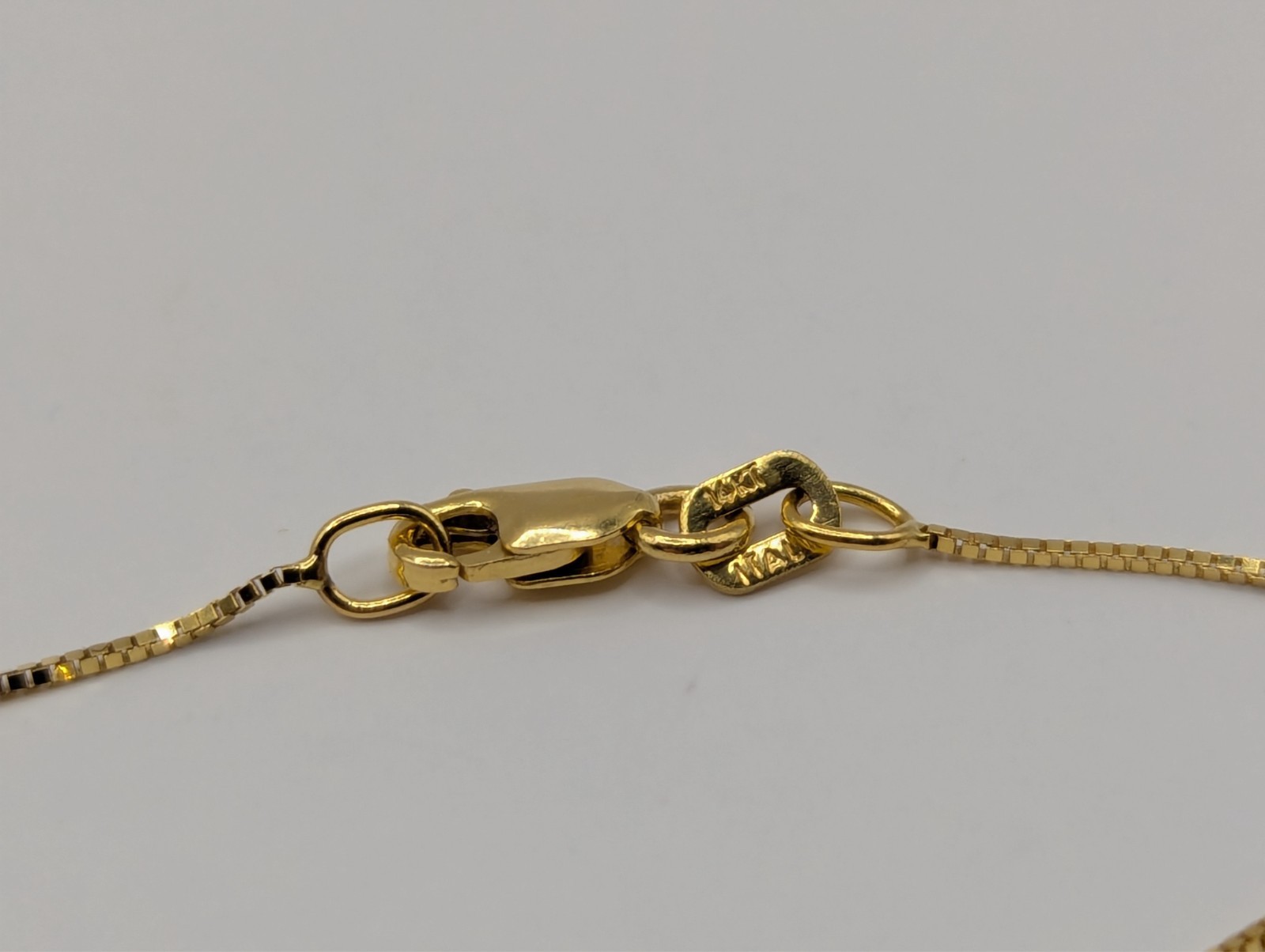 14k Adjustable box chain 16-18″ .6mm with lobster Milor brandclasp
