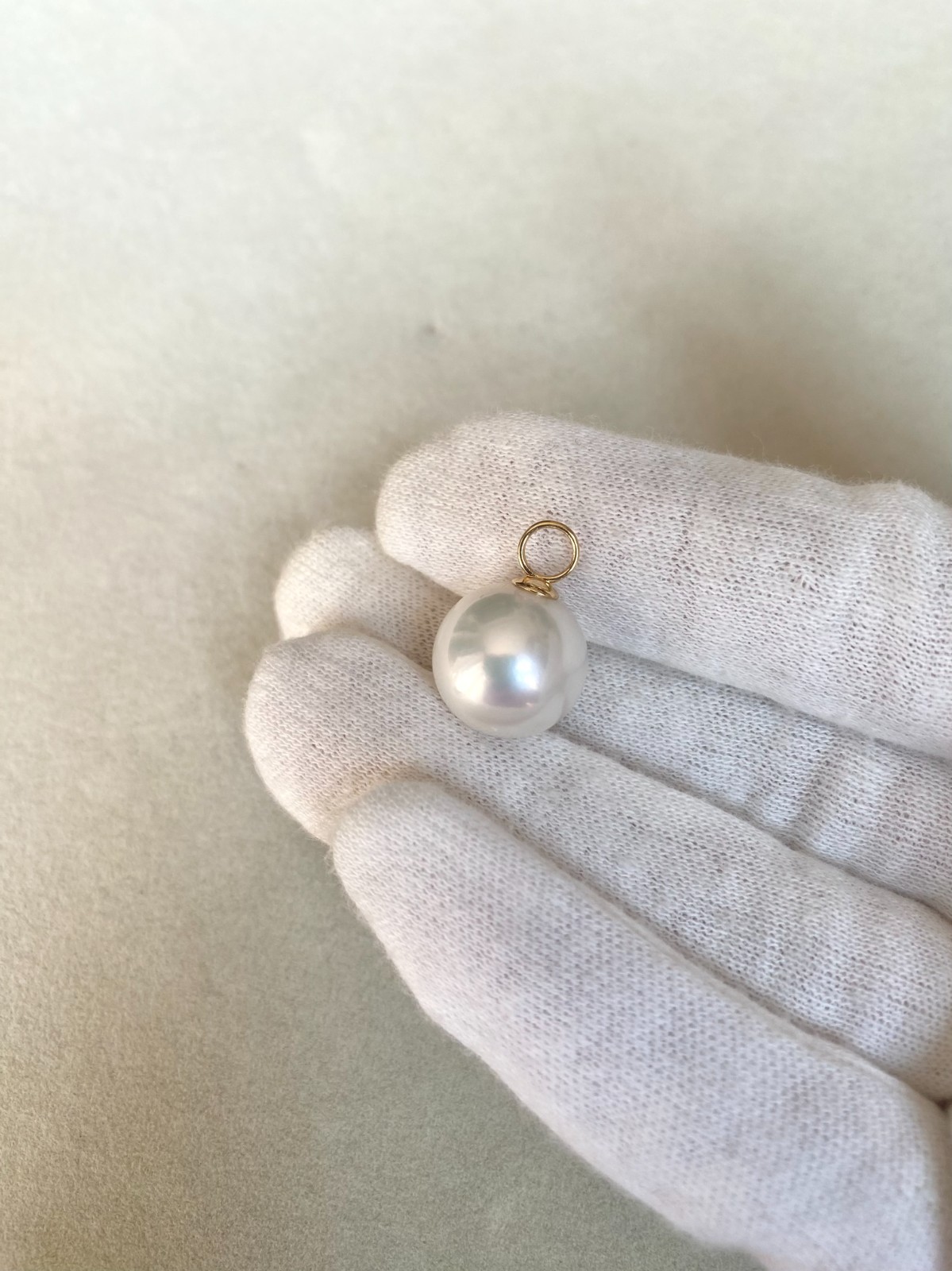 £500 Solid 18K Gold_Large Premium 13.3mm Crystal White Freshwater Pearl Pendant
