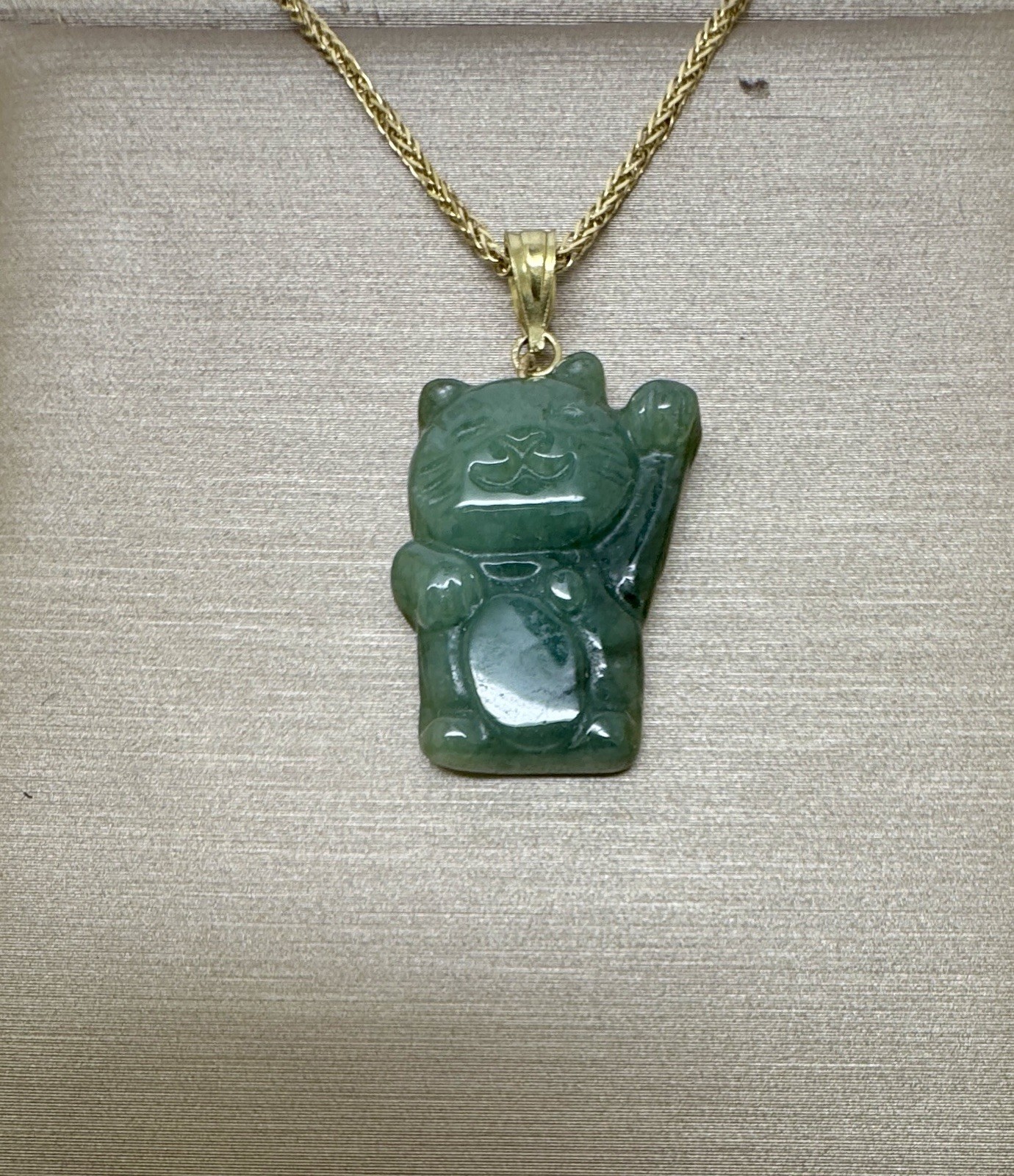Maneki Neko Waving Hand Lucky Cat Jade Carved Cute Pendant 10K Real Gold Bail招財貓