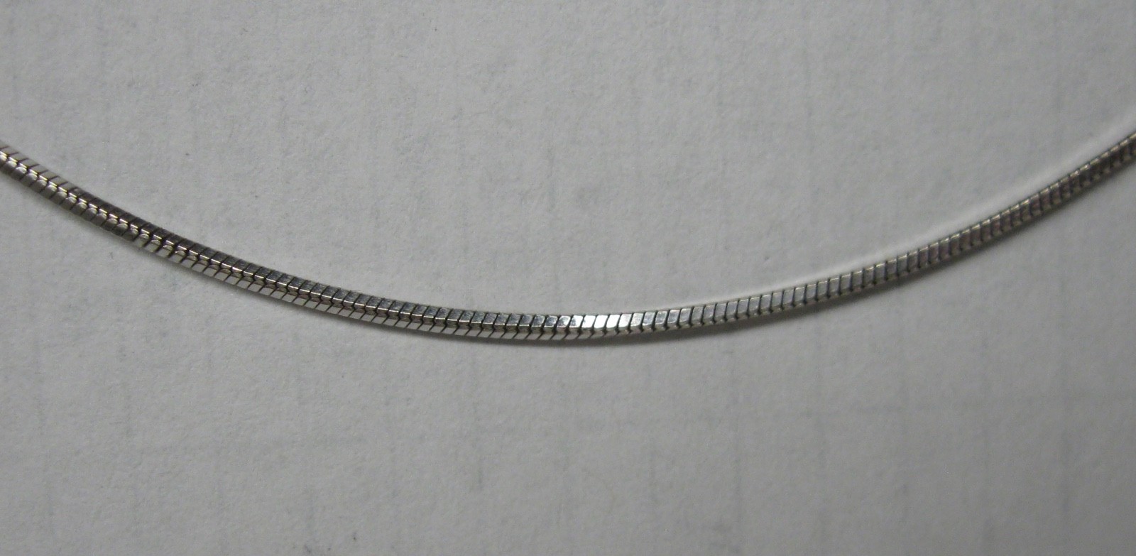 14K SOLID WHITE GOLD 18″ SQUARE SNAKE .92mm NECKLACE CHAIN 3.9 GRAMS ITALY