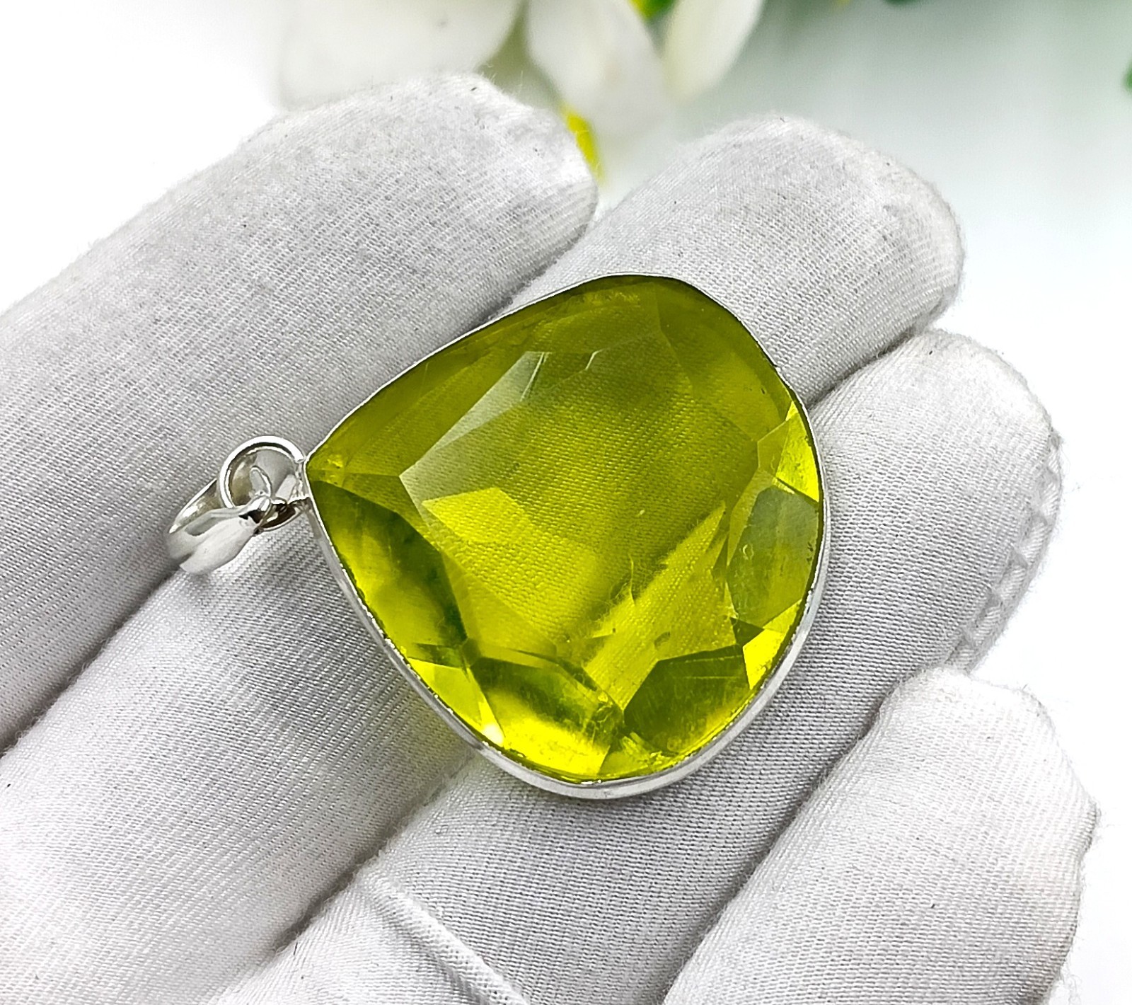 Green Peridot Gemstone Pendant 925 Sterling Silver Handmade Jewelry For Gift