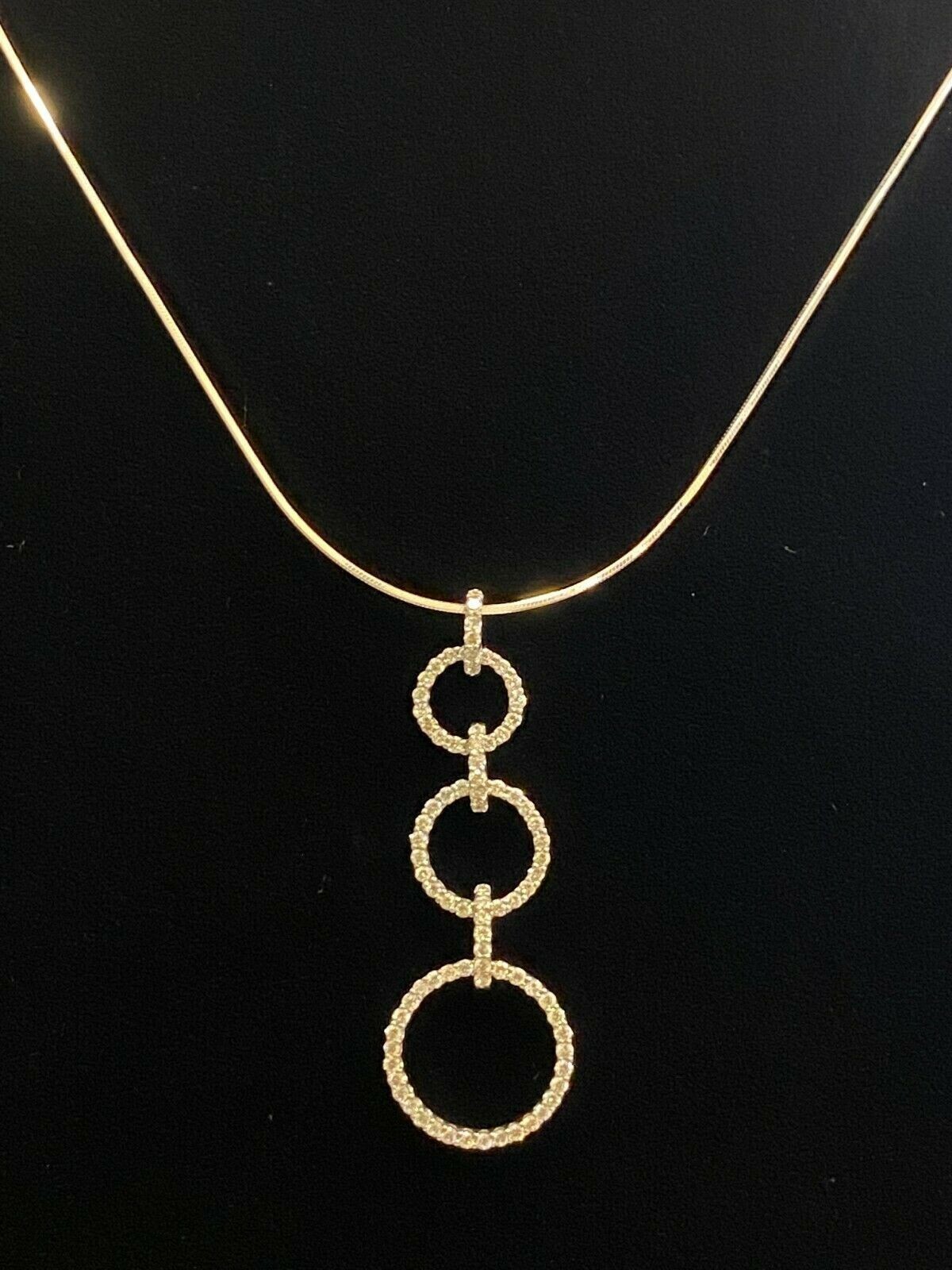 Pavé 1.20 cts Round Brilliant Cut Diamonds Eternity Bow Pendant 18K Gold