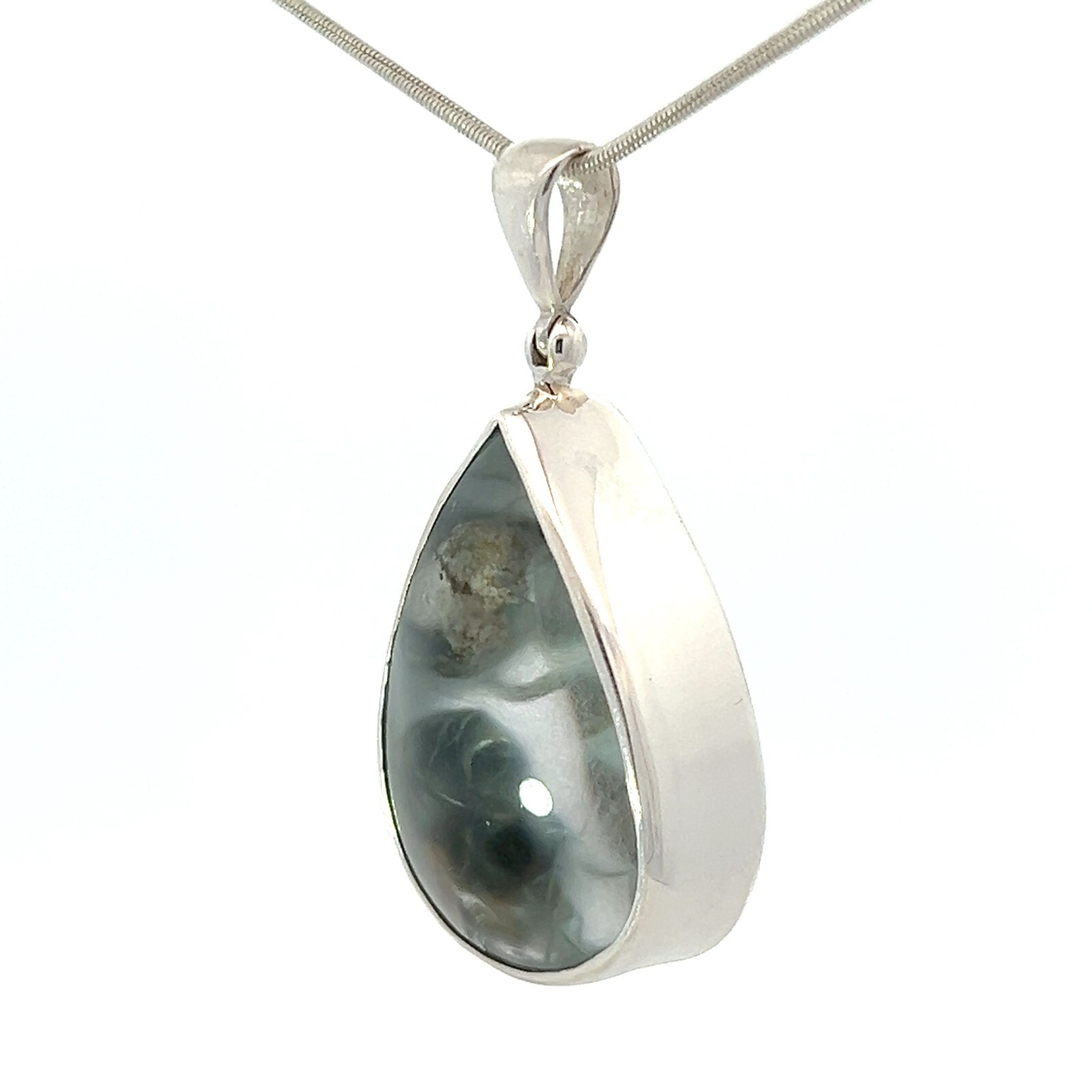 Stones Desire Actinolite In Quartz Pendant Necklace (22″)
