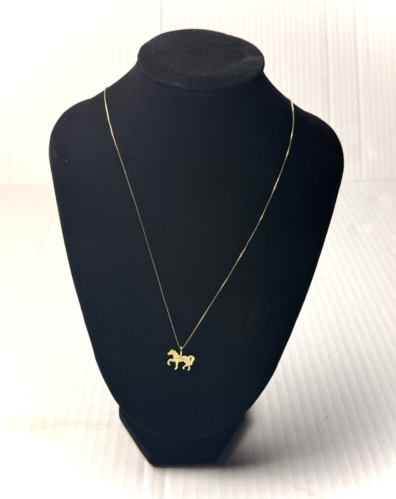 Vintage Solid 14k Yellow Gold Horse Pendant Necklace 2 Grams Equestrian Italy