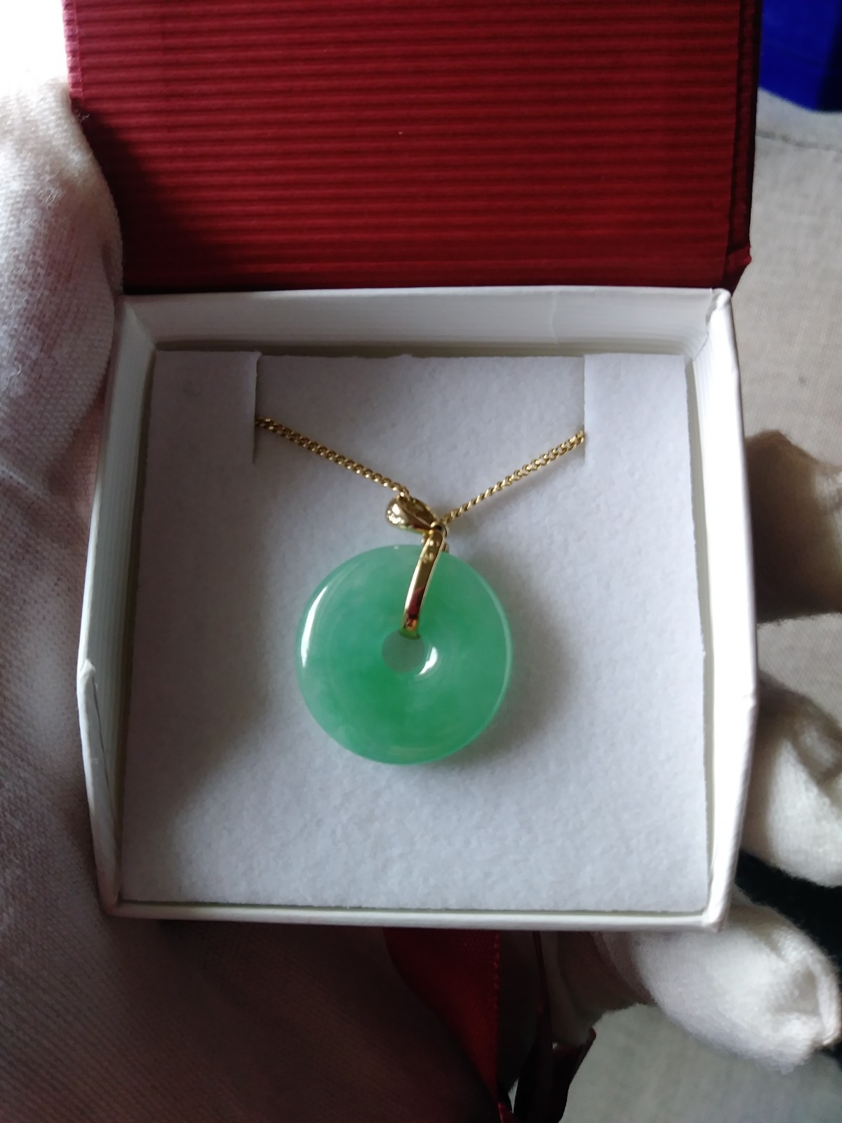 10k beautiful diamond accents green jade pendent