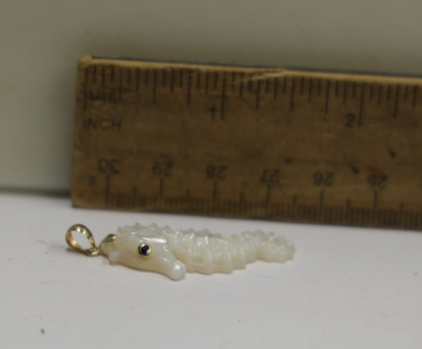14k Top Carved Seahorse Pendant