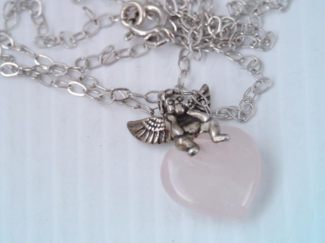 BEAUTIFUL STERLING SILVER WINGED CHERUB ANGEL ROSE QUARTZ HEART PENDANT NECKLACE