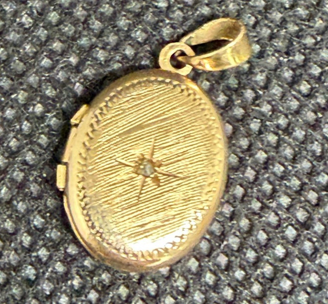 Vintage Solid Gold 14k Locket Pendant 0.75 in. 2.04g New Old Stock