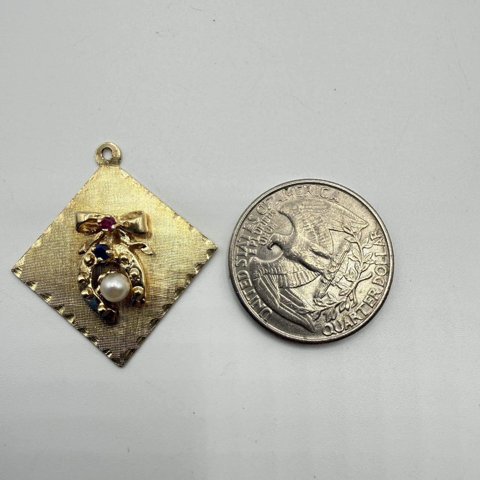 Vintage 14K Gold Pearl Horseshoe Lucky Charm Pendant Red Blue Stones 4.0g marked