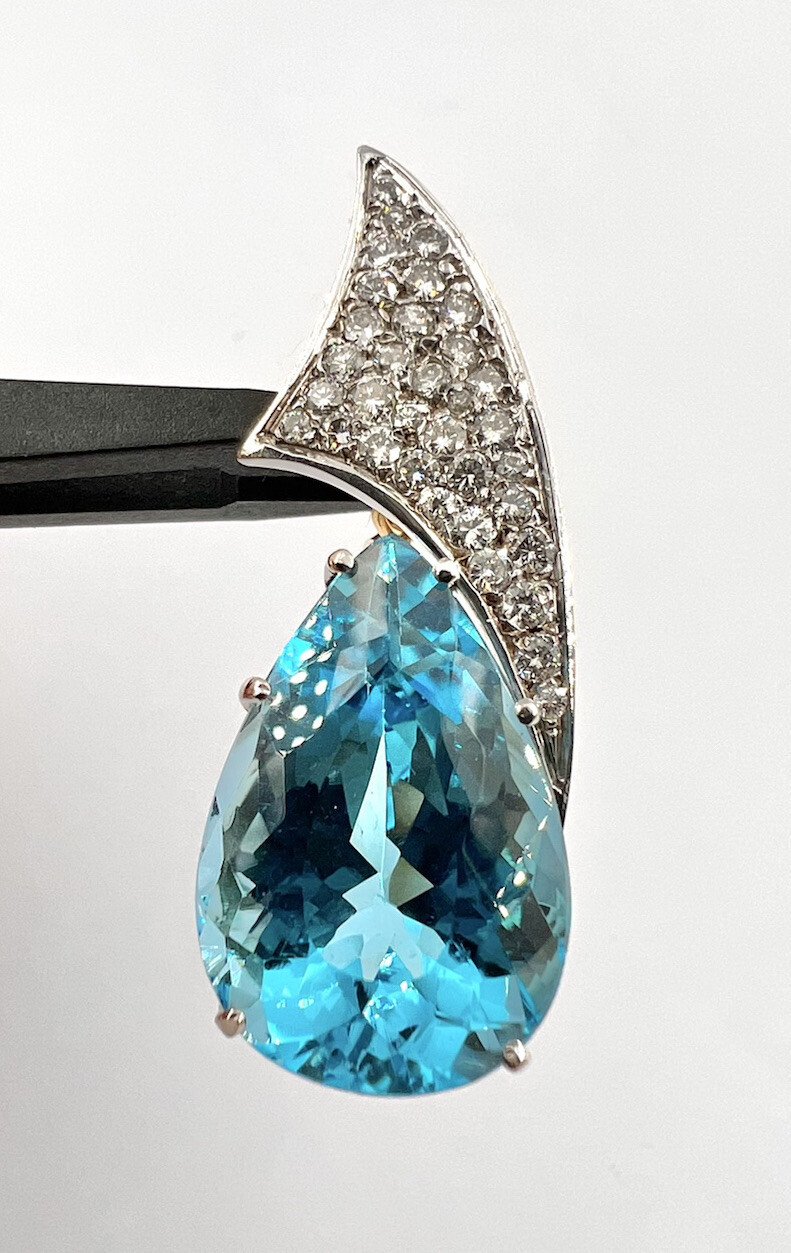 Fine 18ct London Blue Topaz White Gold 1.00ct Approx Diamond Enhancer Pendant