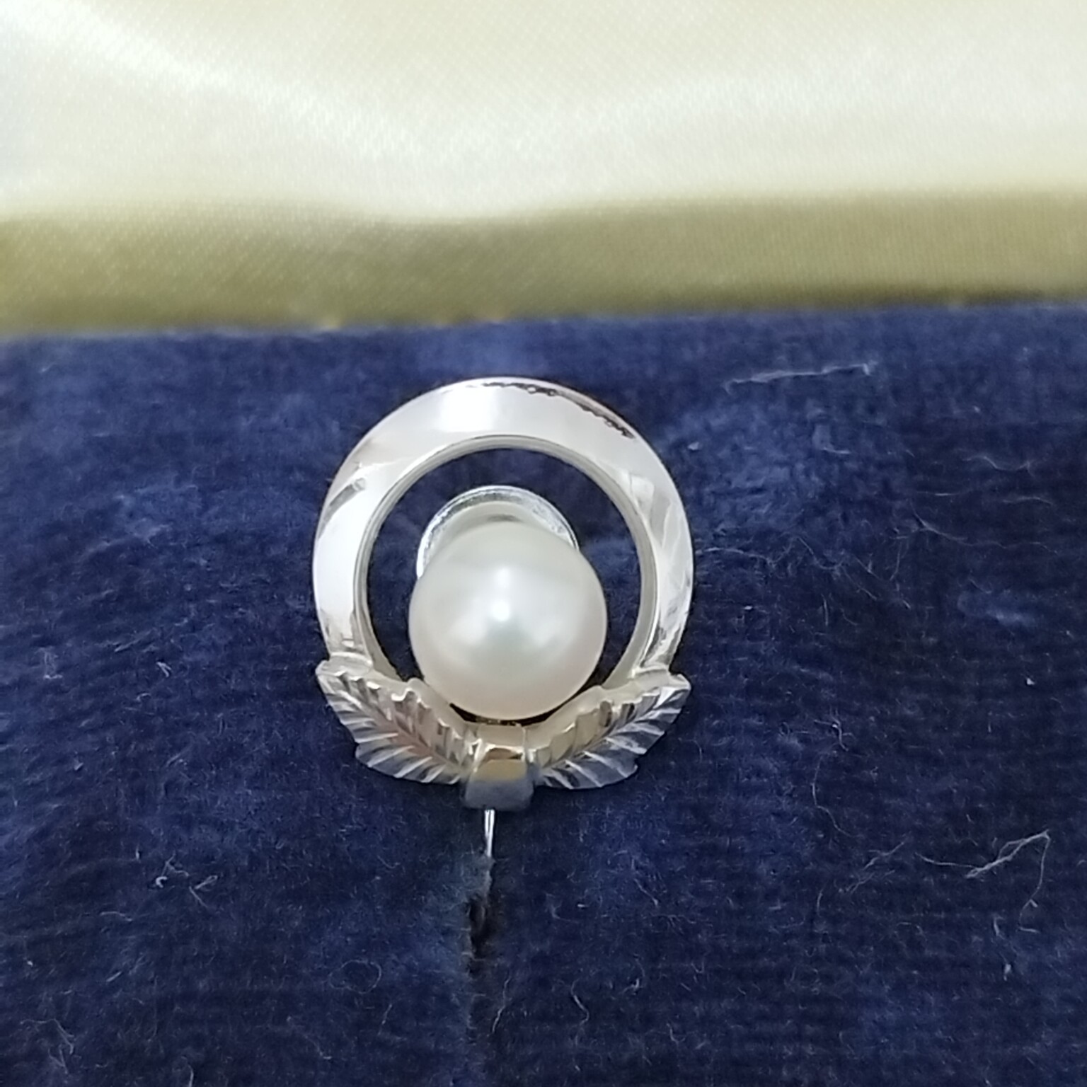 MIKIMOTO pearl earrings
