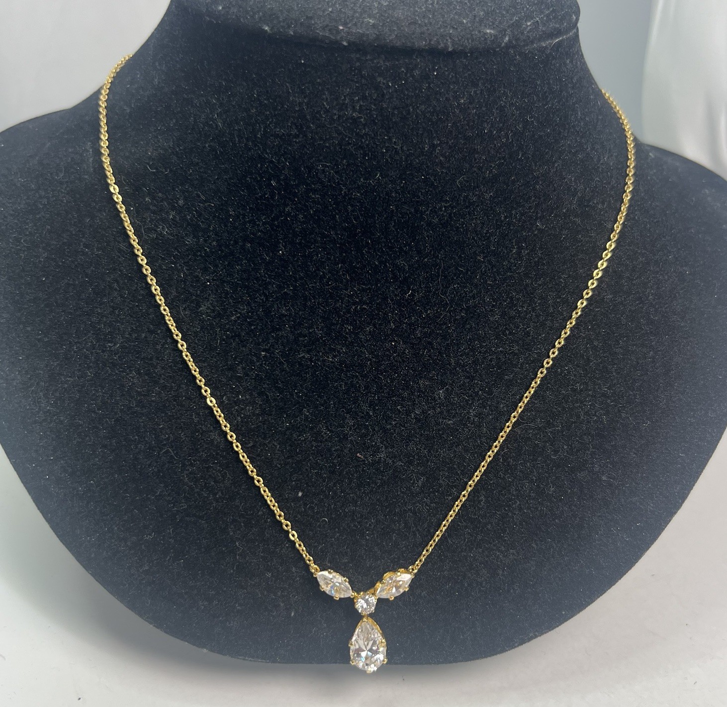Beautiful 14KT HGE Gold Tone Teardrop Crystal Drop Metal Chain Necklace