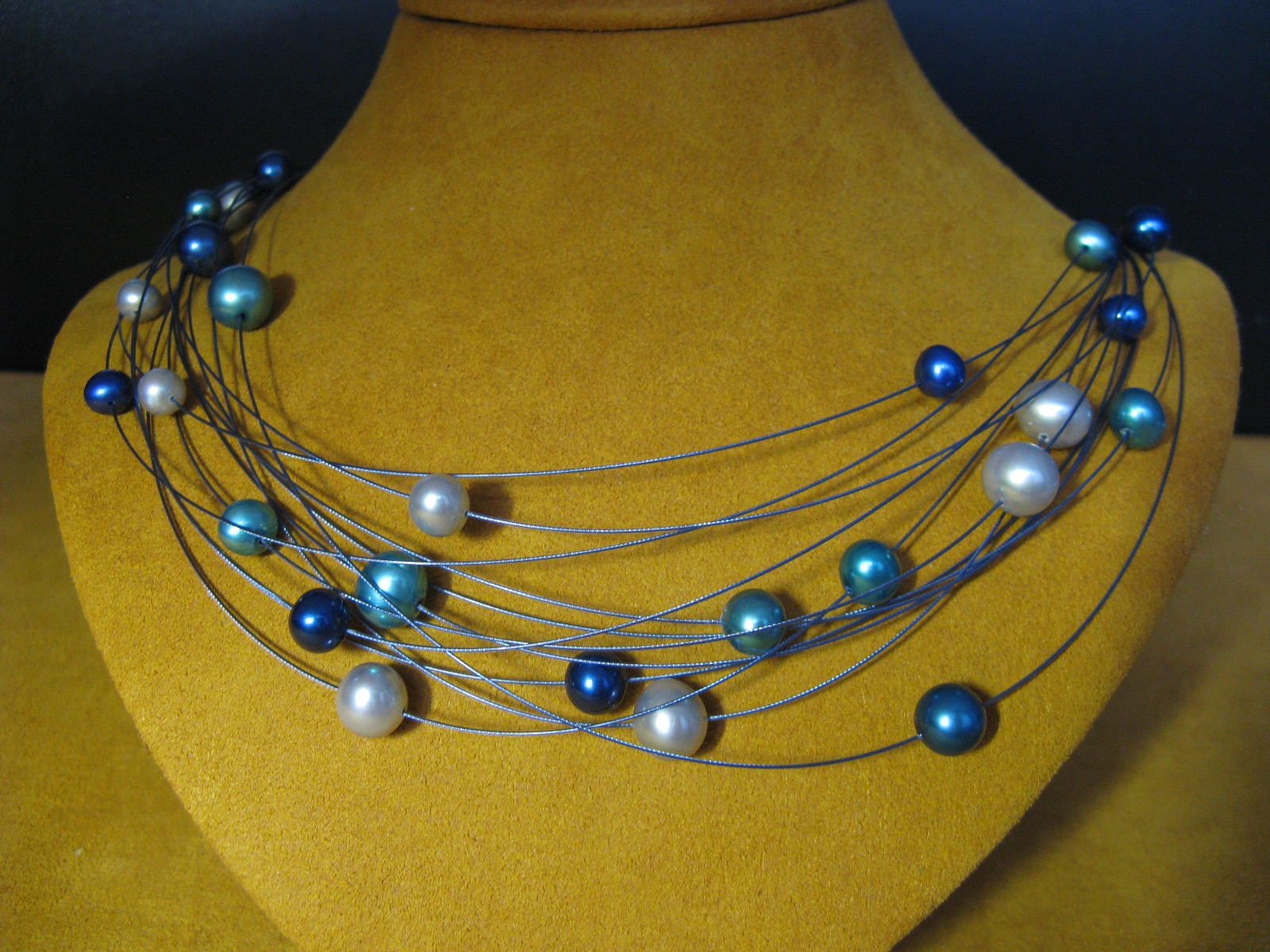 PEARL NECKLACE STRAND STRING BLUE MOON WHITE WIRE HONORA Boho Layered